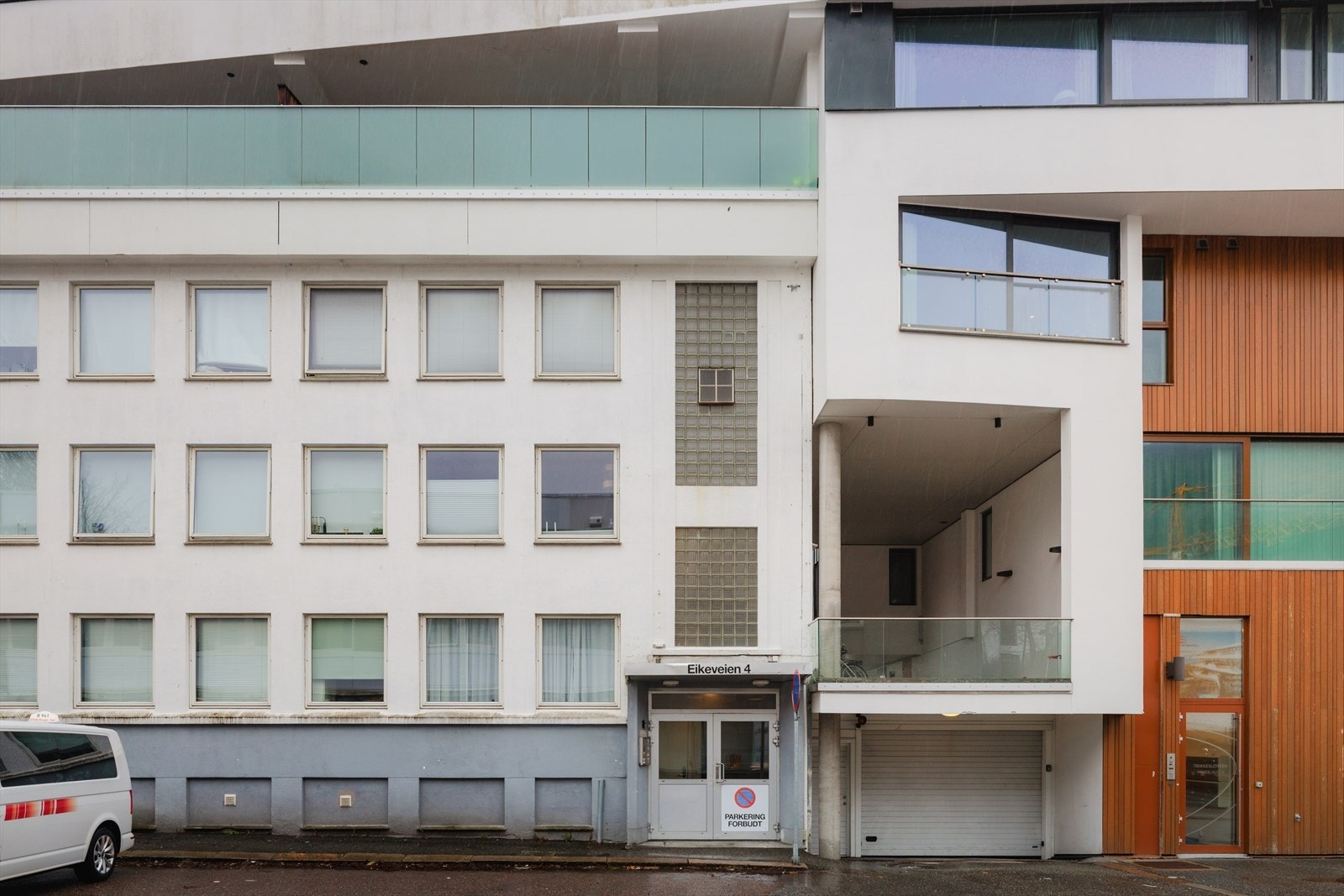 Leiligheten ligger i byggets 3.etasje Galleribilde