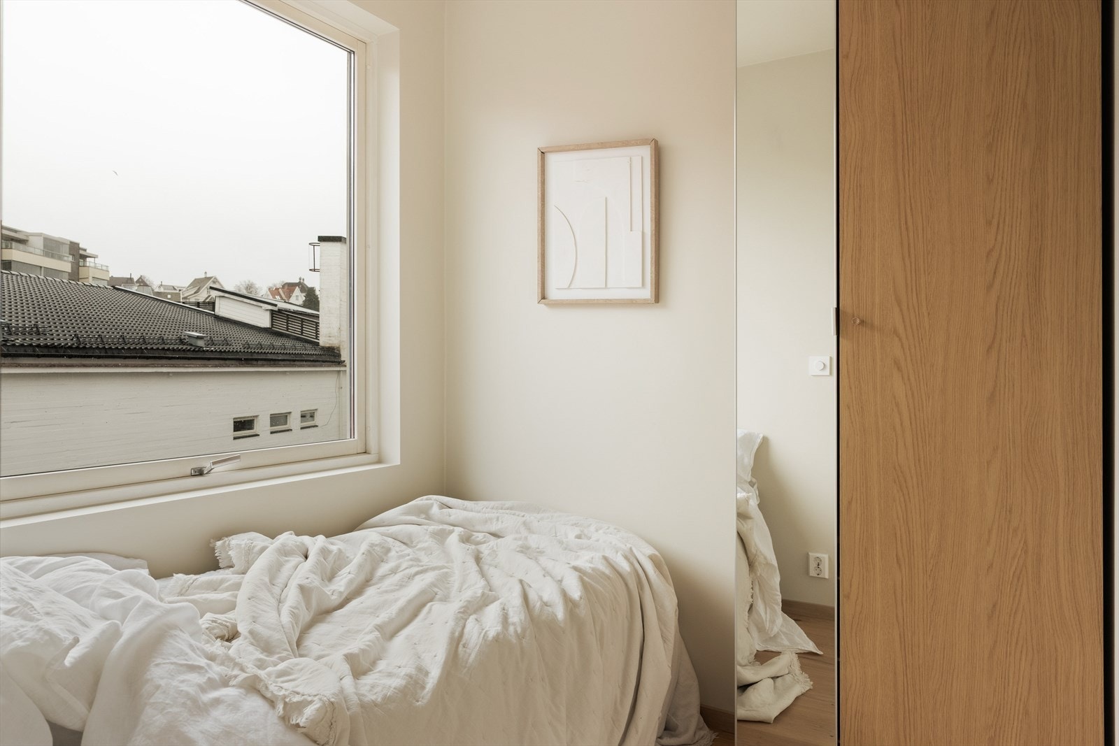 Garderobeskap medfølger handelen Galleribilde