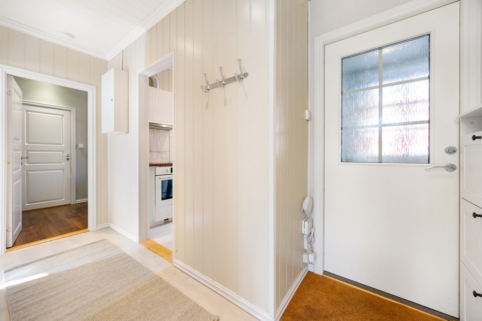 Gang med plass for garderobe Galleribilde