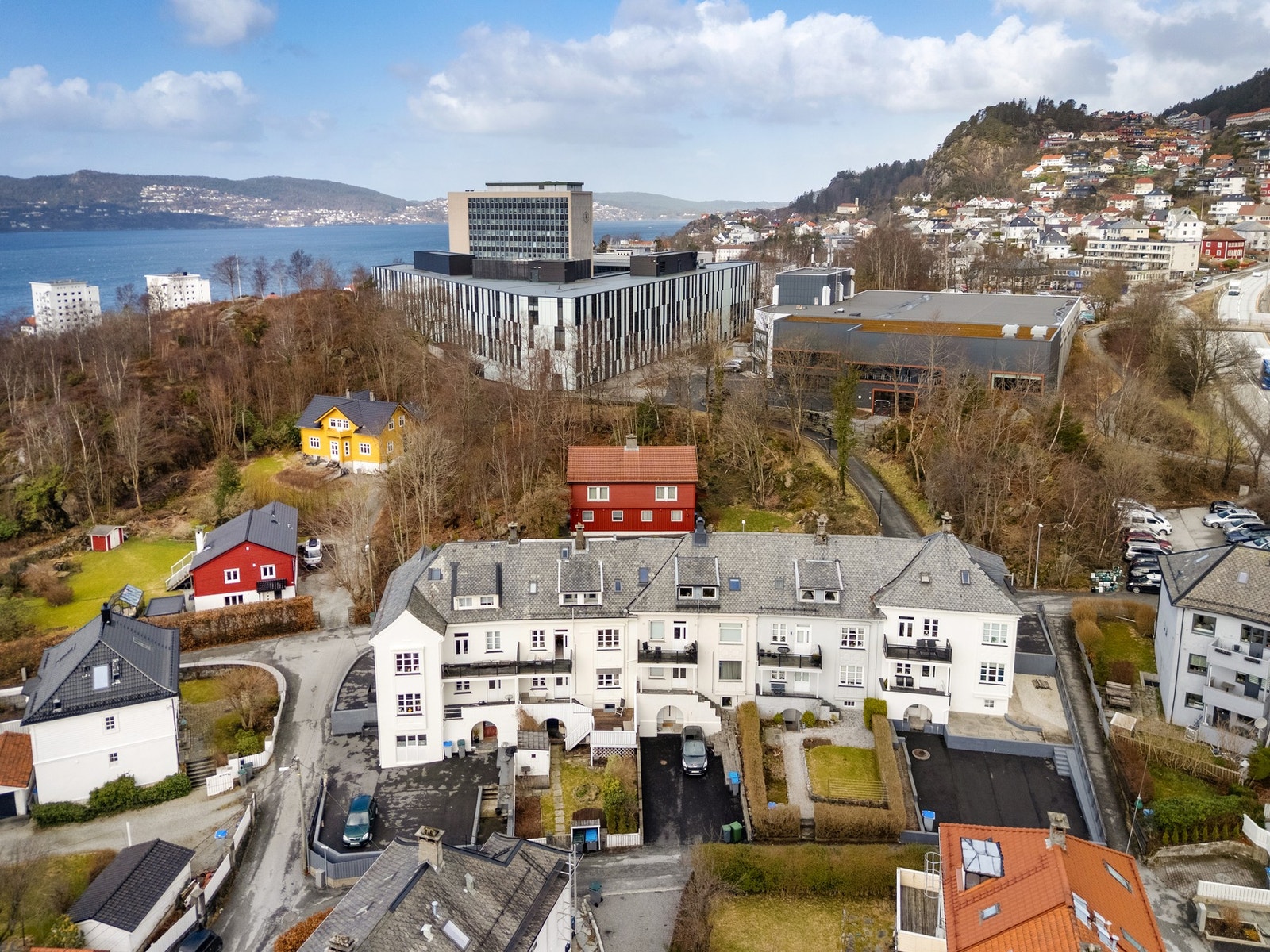 Her bor man sentralt, rett ved NHH og med kort vei til sentrum Galleribilde