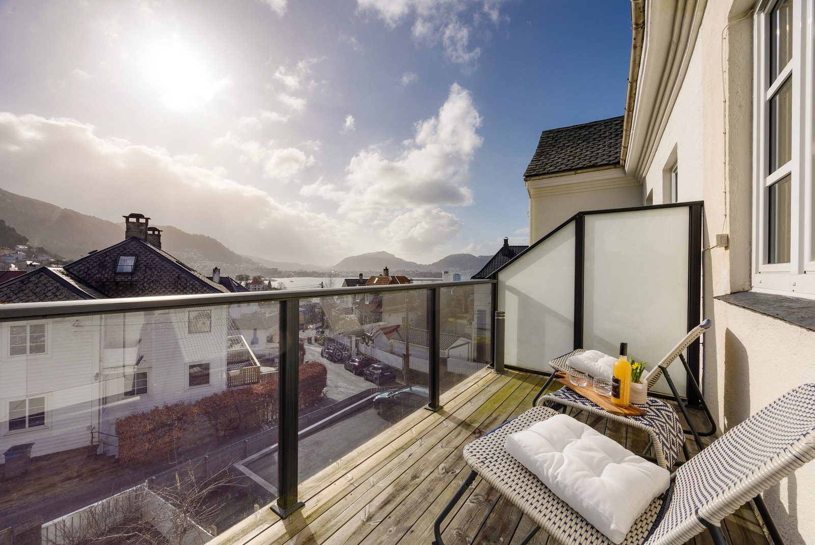 Velkommen til en flott 3-roms leilighet med solrik terrasse og herlig utsikt! Galleribilde