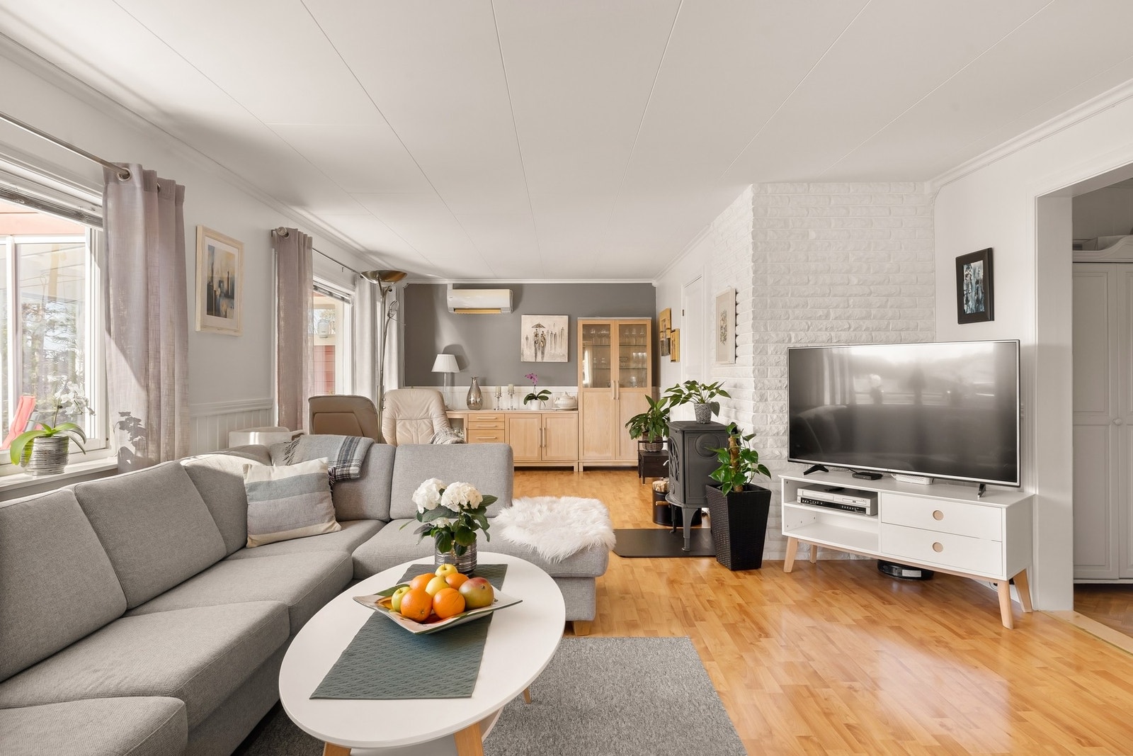 Praktisk og koselig stue med plass til det du trenger. Galleribilde
