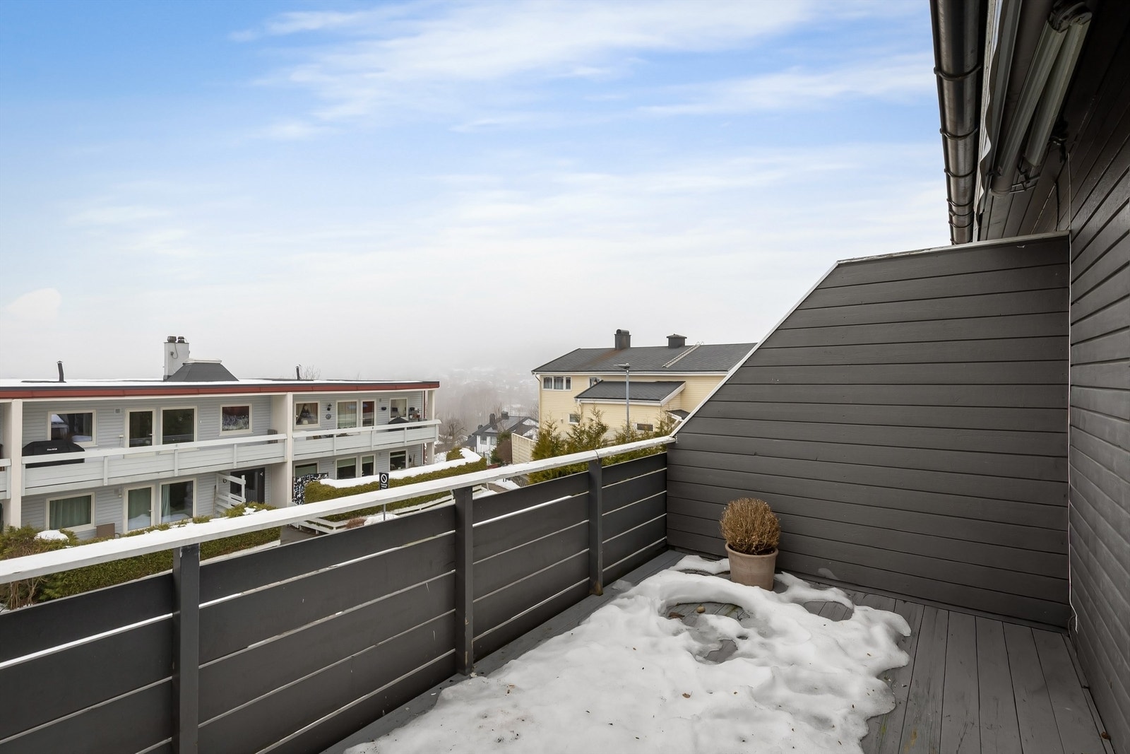 Balkongen har gode solforhold, og er vestvendt Galleribilde
