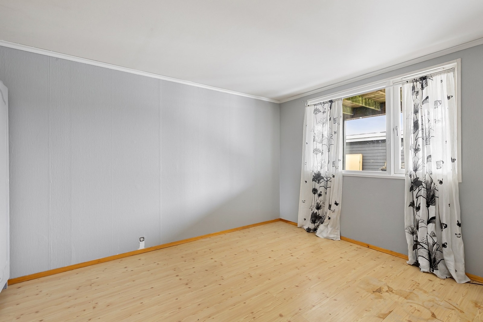 Boligen har to soverom, ett i 1. etasje og ett i underetasjen Galleribilde