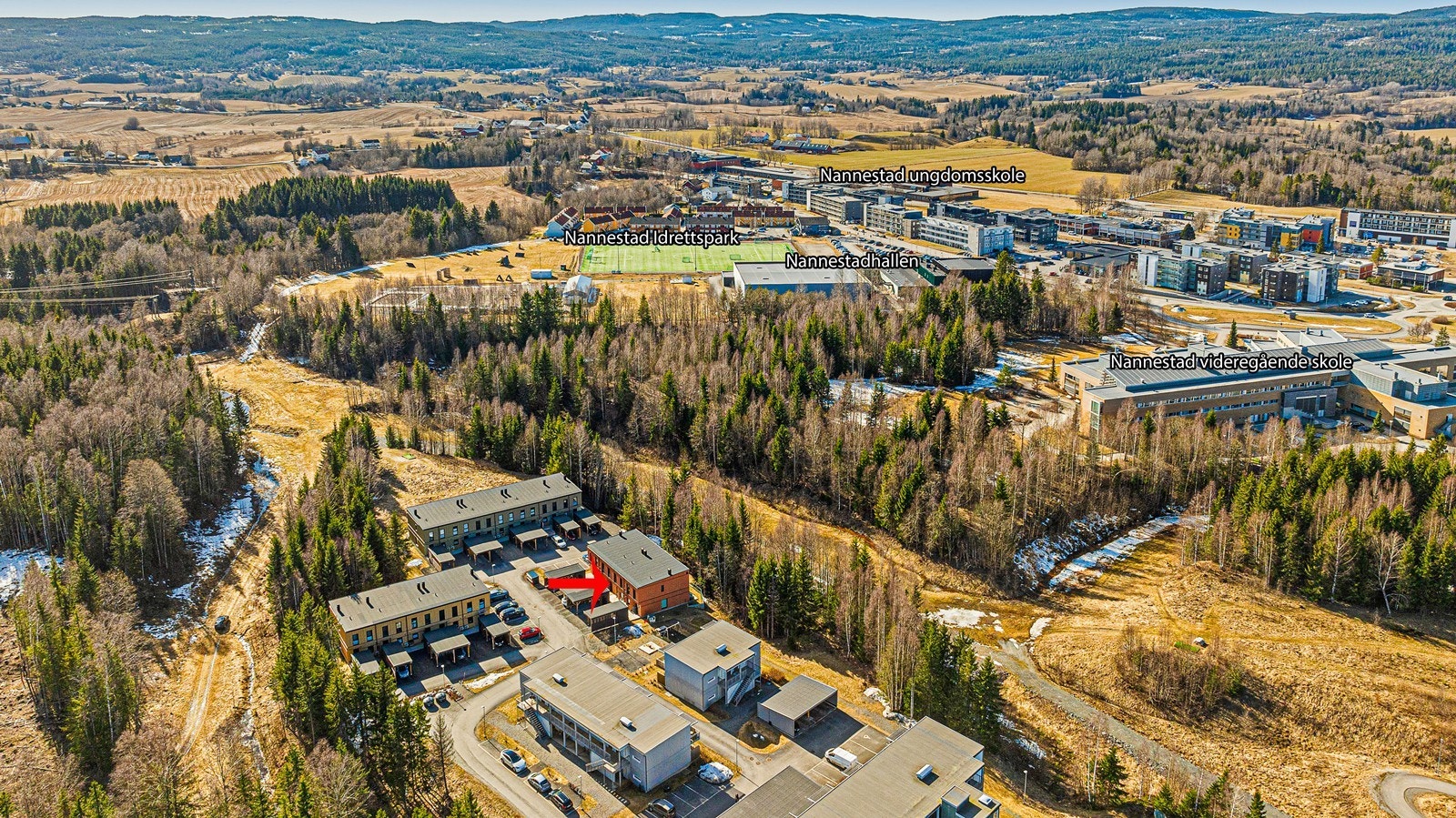 Nærhet til Nannestad Idrettspark og Nannestadhallen gir gode muligheter for fritidsaktiviteter. Galleribilde