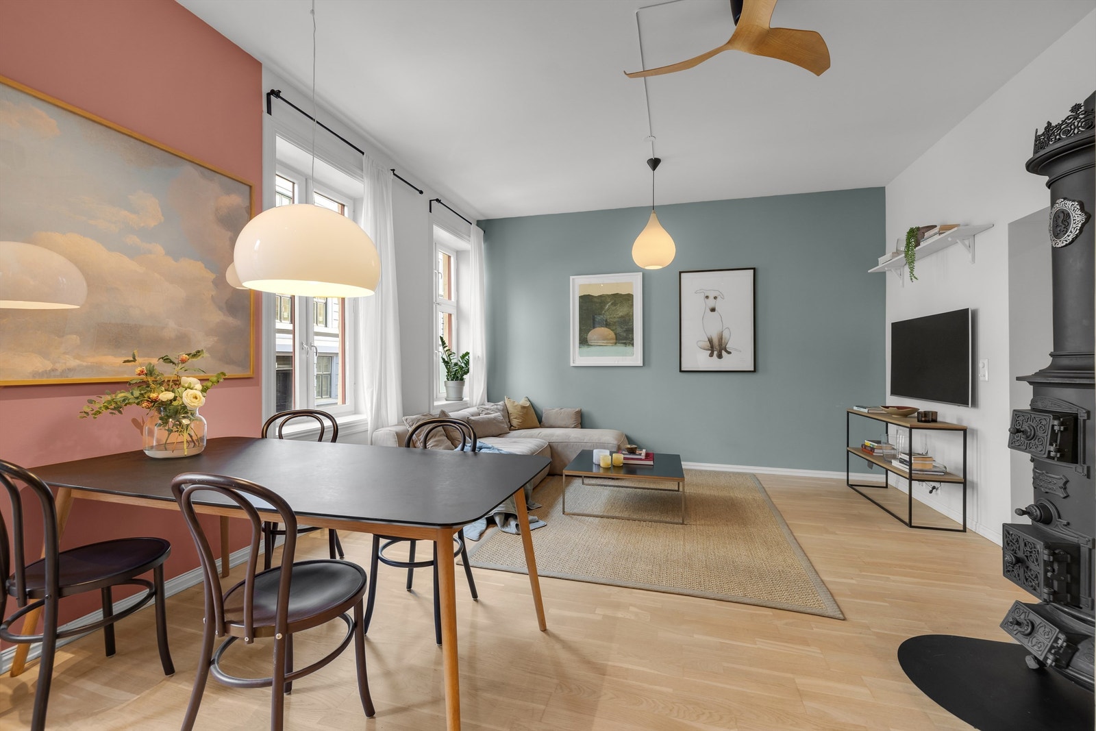 Dette er en lekker og innbydende 3-roms leilighet med supersentral beliggenhet på beste løkka. Galleribilde