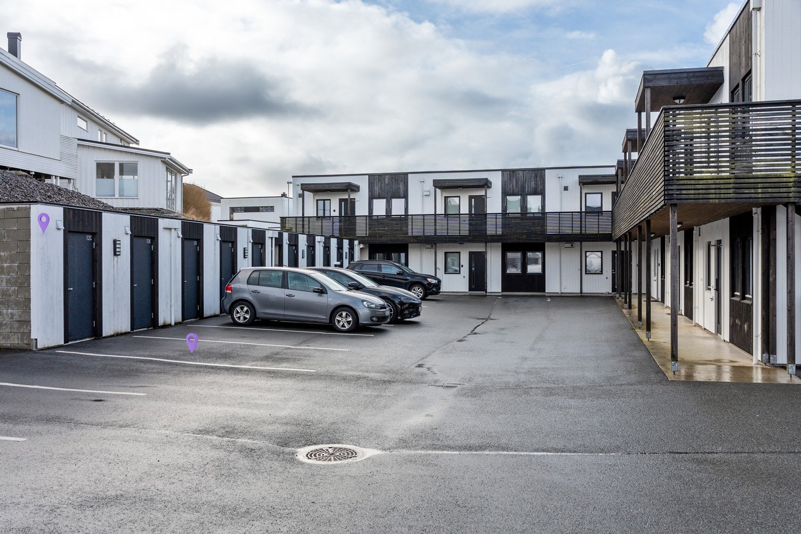 Utvendig sportsbod medfølger leiligheten. Galleribilde