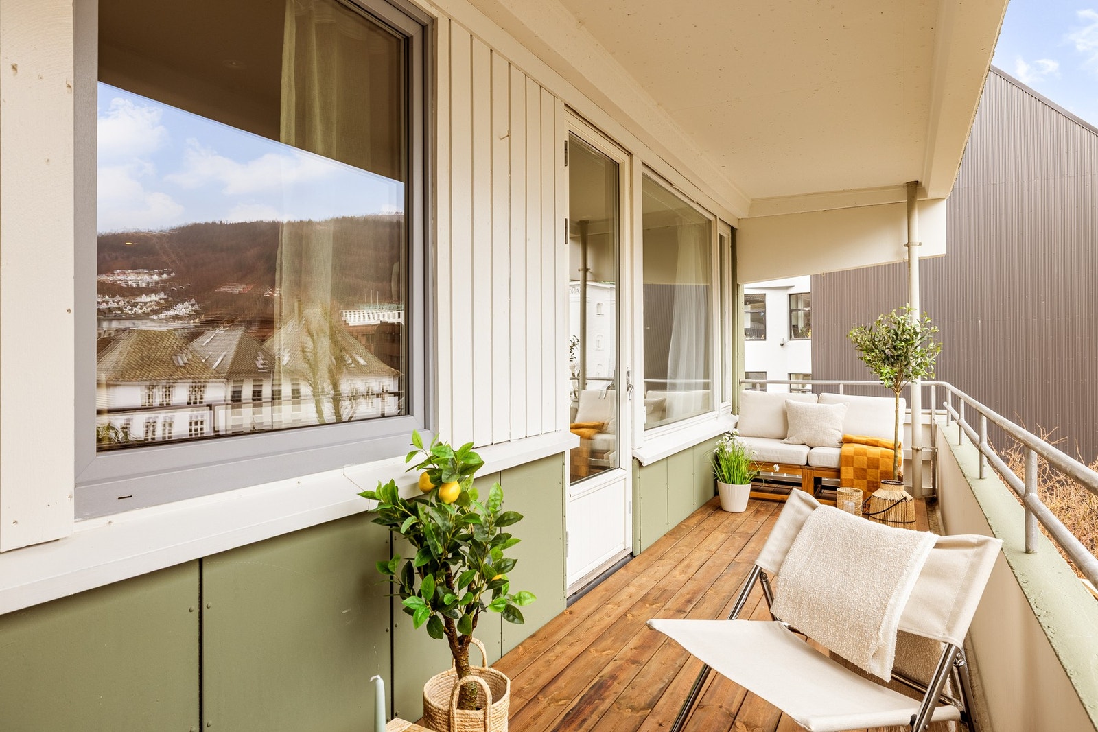 Det er lagt Møre Royal terrassebord på balkongdekket. Galleribilde