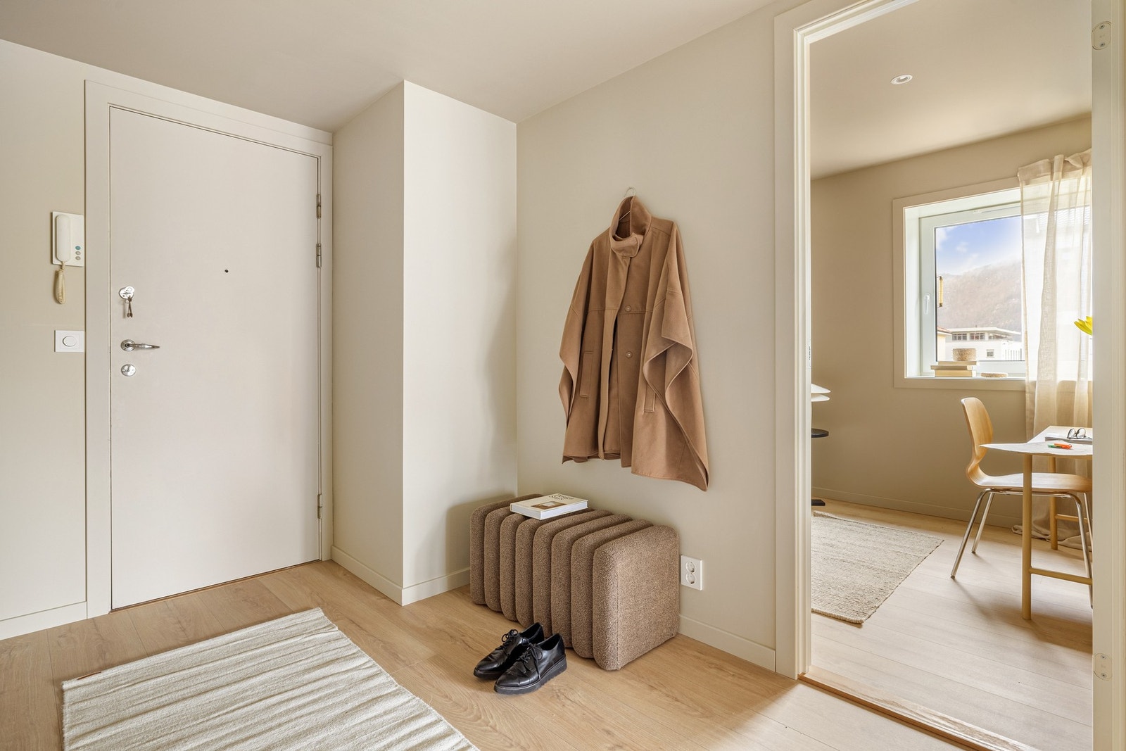 Fra entréen er det tilkomst til soverom 2. Galleribilde