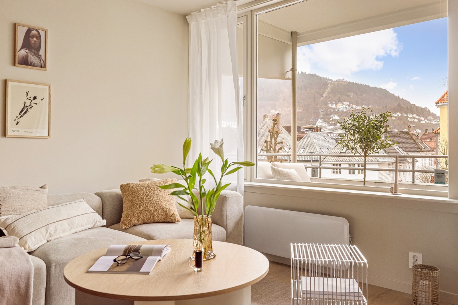 Stuevinduene gir godt lysinnslipp og en luftig følelse. Galleribilde