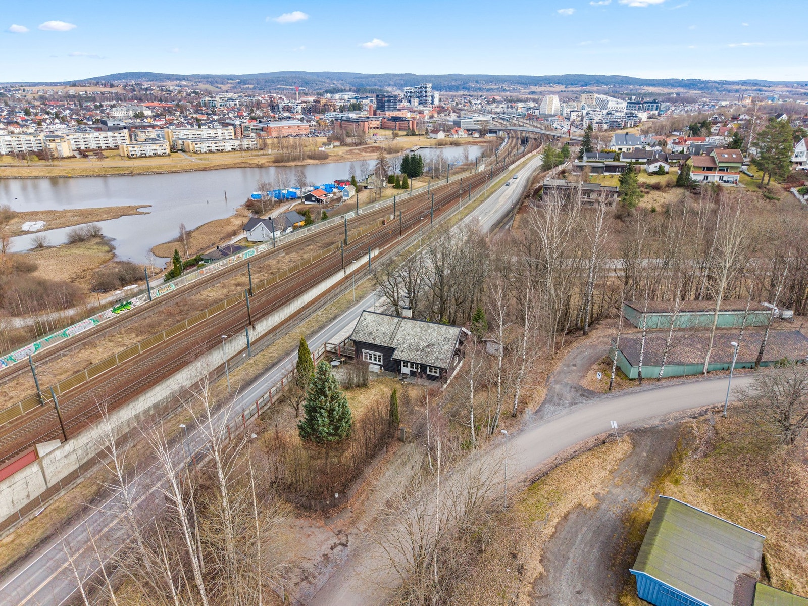 Kun en kort kjøretur unna ligger Marikollen, et attraktivt samlingspunkt året rundt. Galleribilde