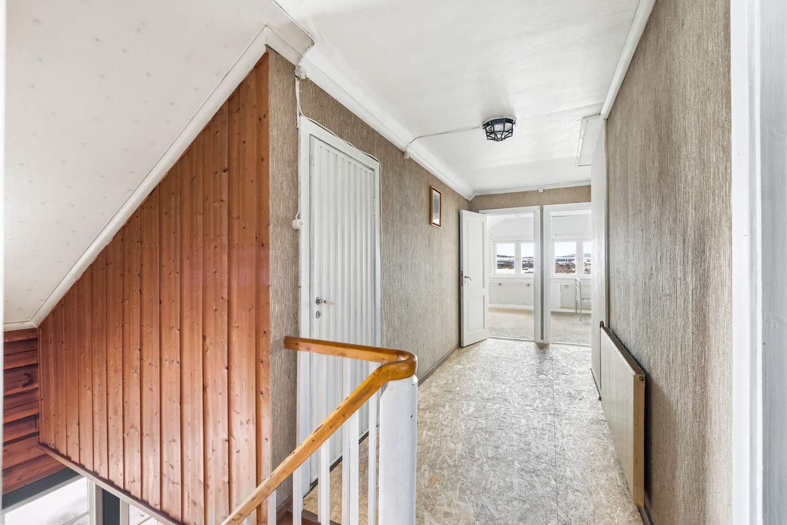 I andre etasje møtes du av en romslig gang med tilgang til alle rommene i etasjen. Galleribilde