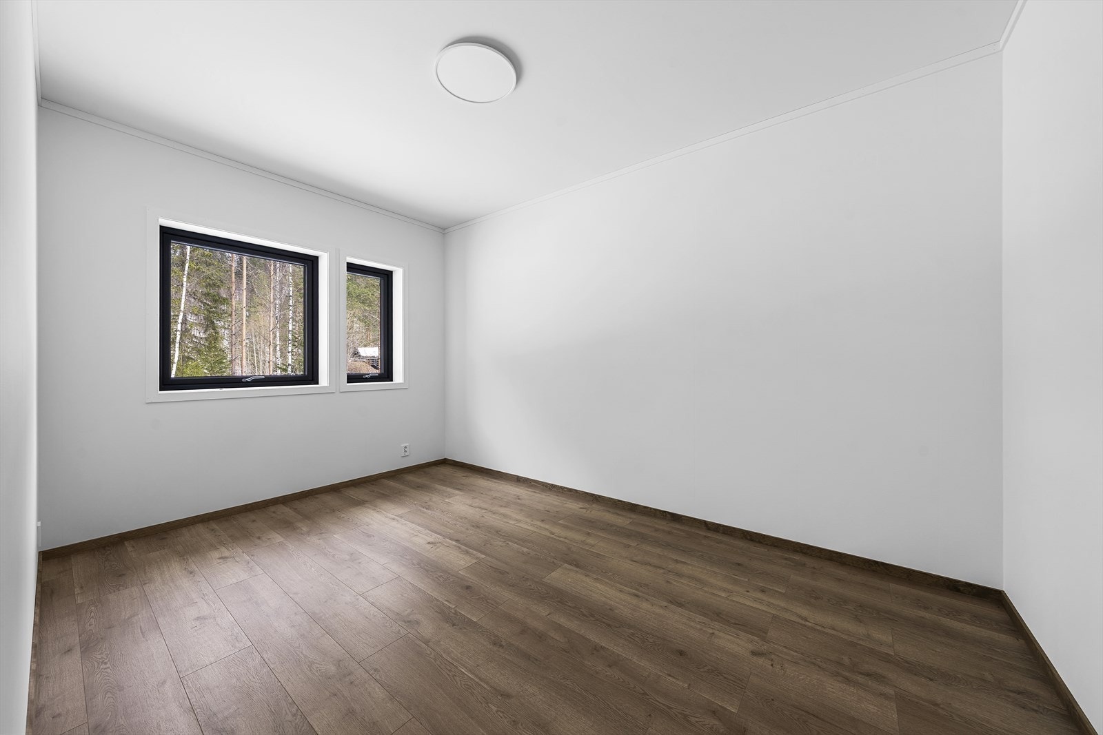 Hovedsoverommet har god plass til dobbeltseng og garderobeløsning Galleribilde