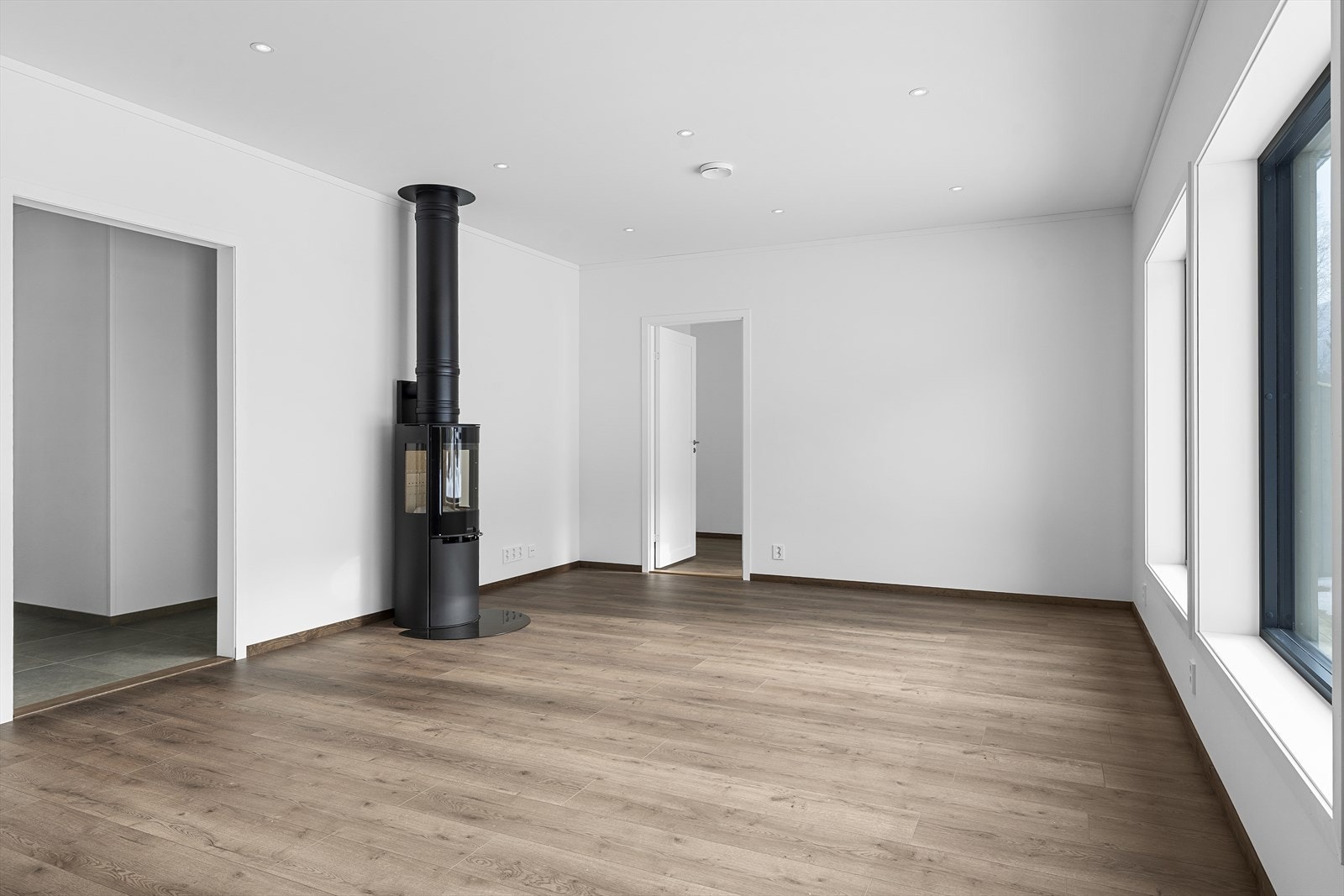 Moderne vedovnen bidrar til en lun og hyggelig atmosfære Galleribilde