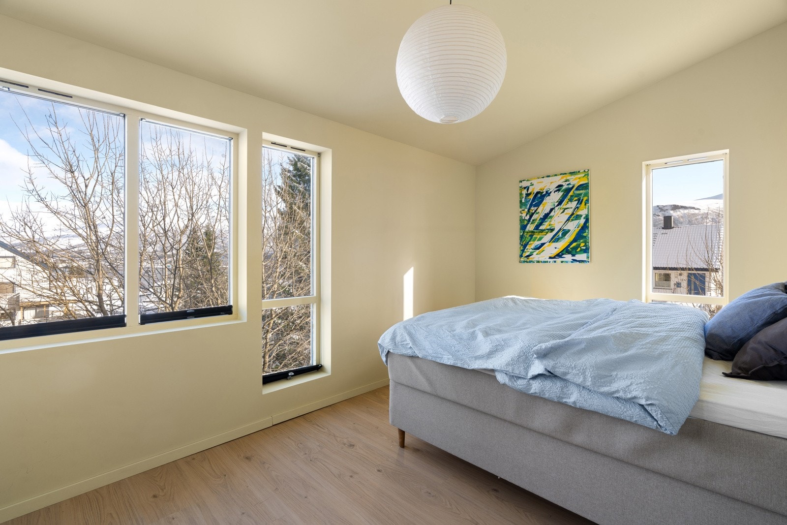 Leiligheten har tre romslige soverom.