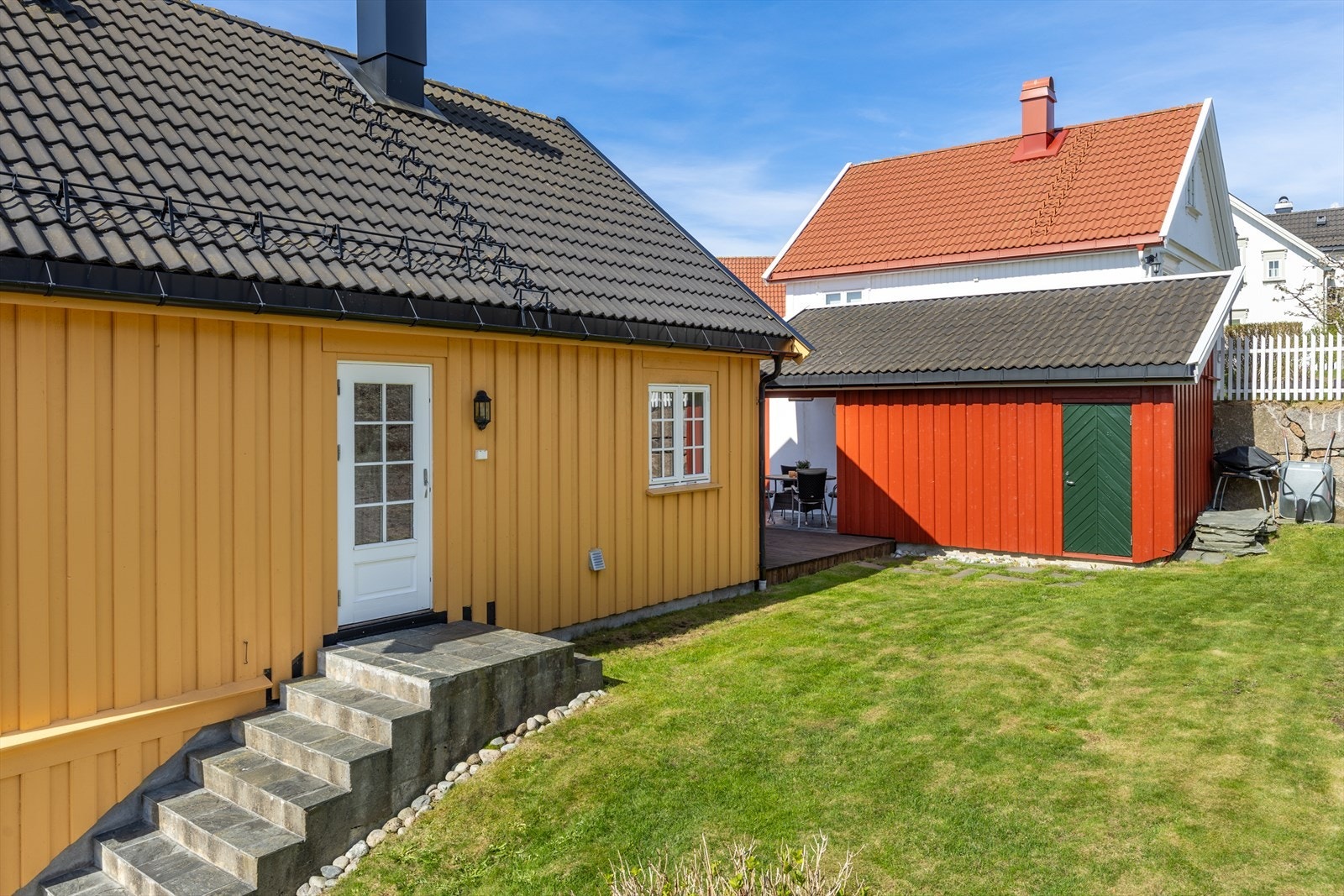 Det er også inngang til ekstern bod med mye lagringsplass Galleribilde