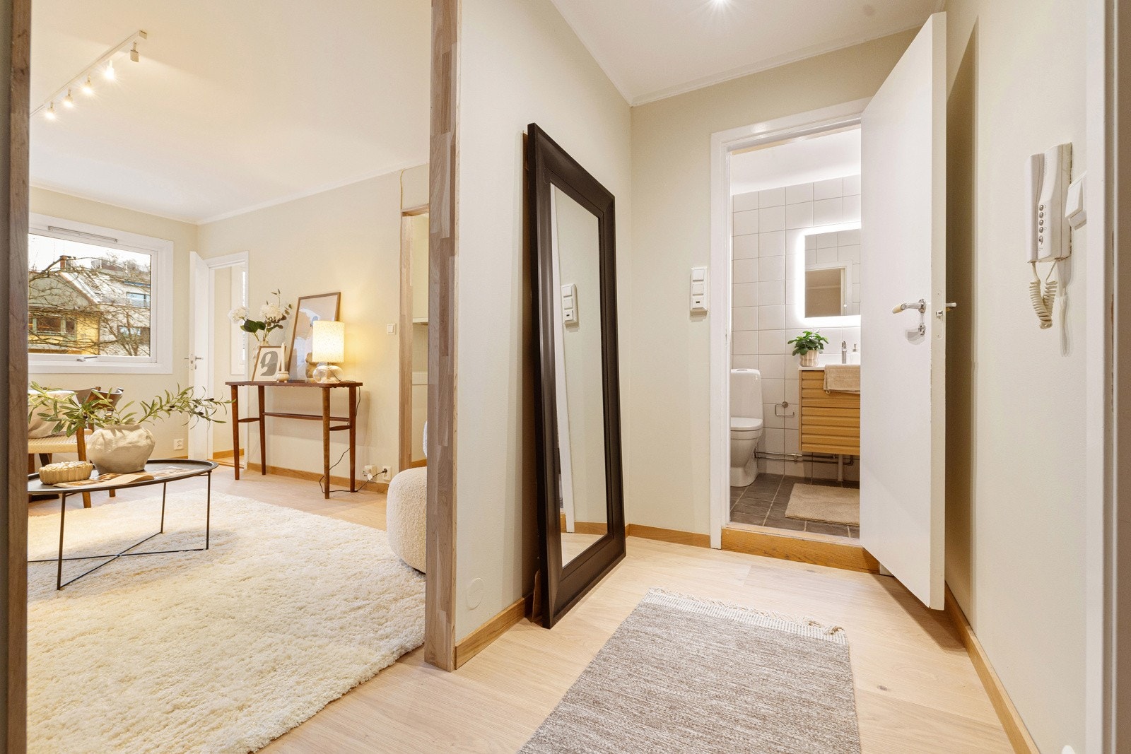 Velkommen inn. Leiligheten ligger i byggets 4. etasje med heisadkomst. Galleribilde