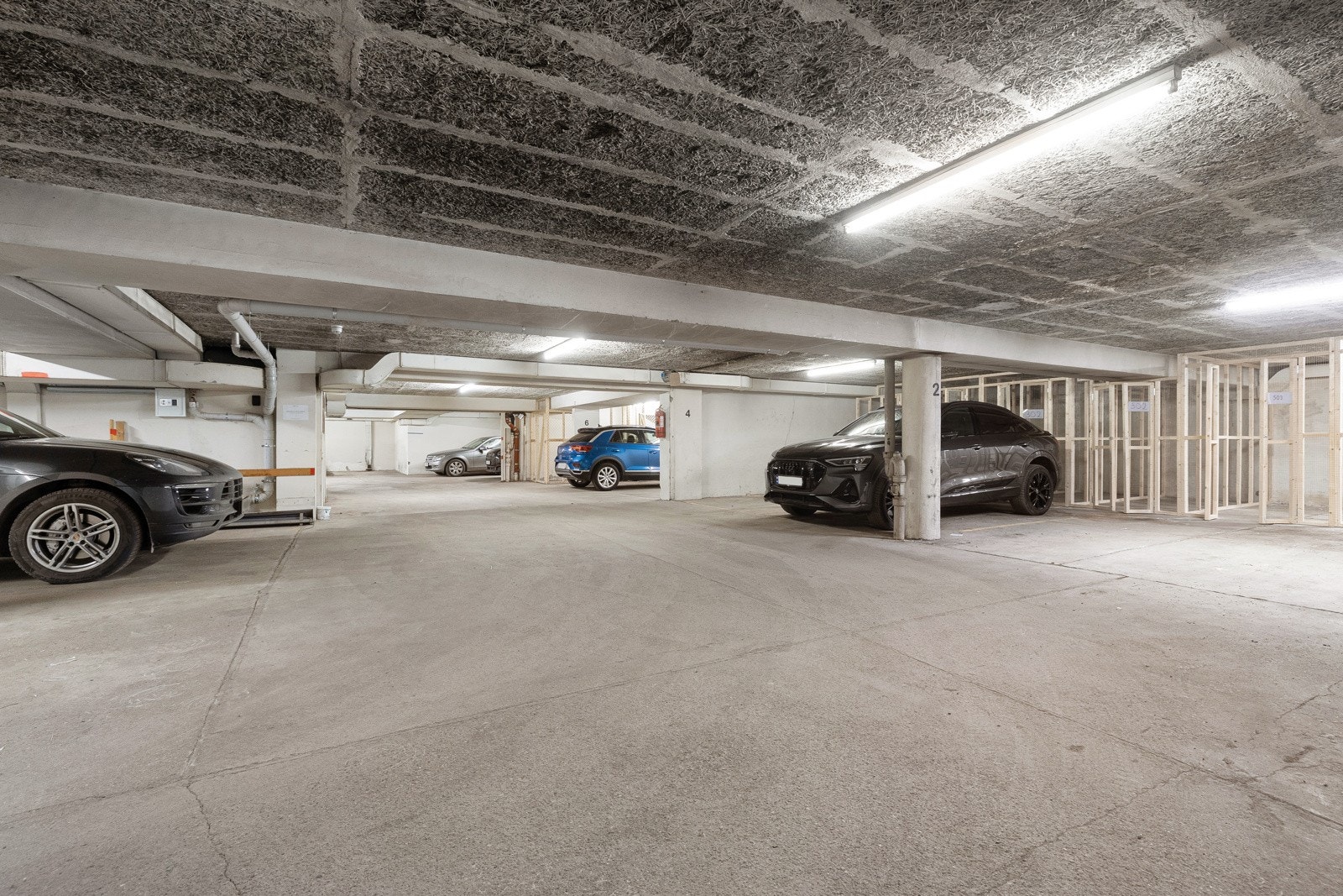 Mulighet for kjøp av bruksrett til garasjeplass i garasjekjelleren for kr. 800 000,- Galleribilde