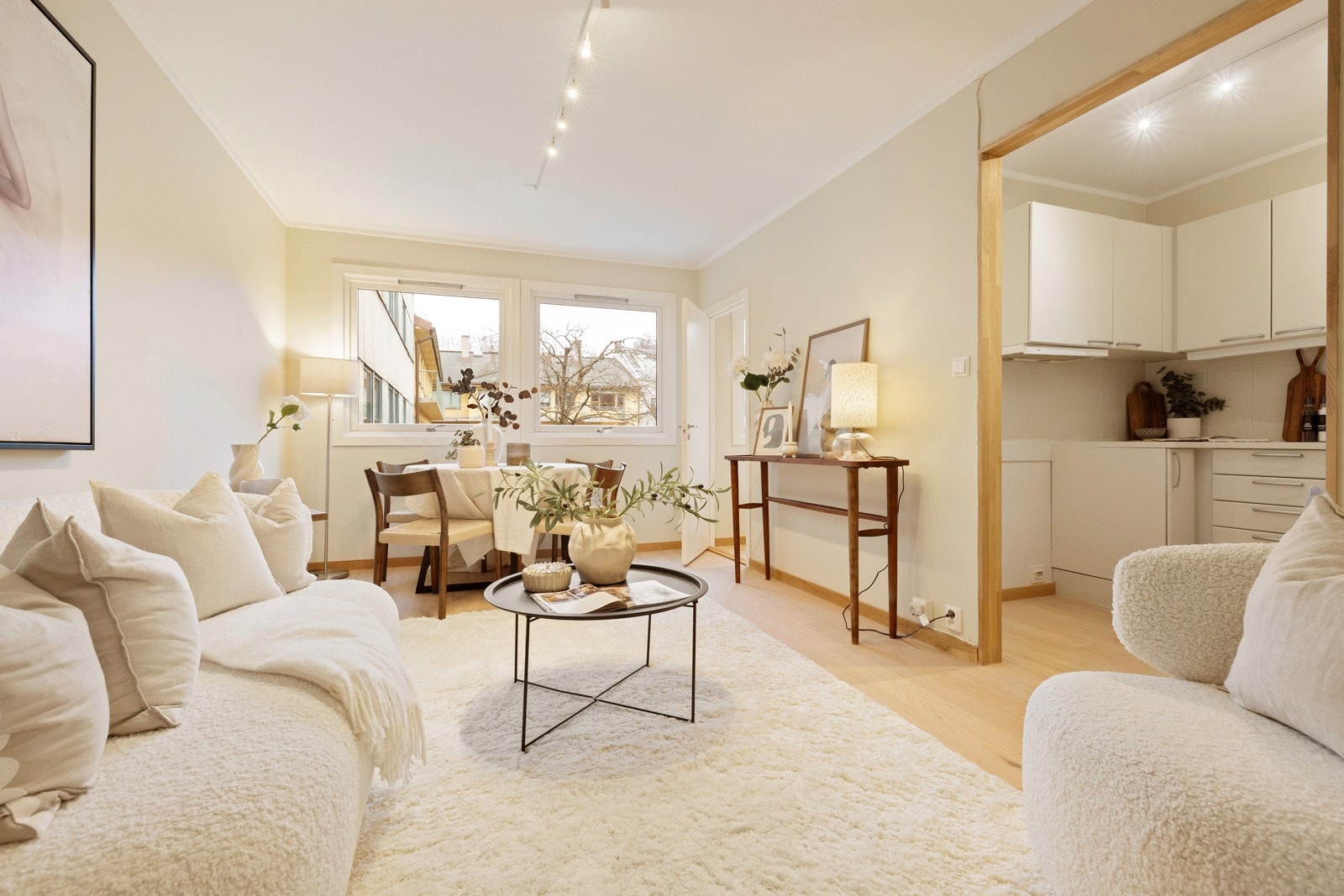 Velkommen til Tidemands gate 31 - Her har vi gleden av å presentere en flott leilighet med svært populært og etterspurt beliggenhet, rett ved Vestkanttorget, med kort vei til trikk, hyggelige kafeer, butikker og flere grønne parker, alt innen kort gåa Galleribilde