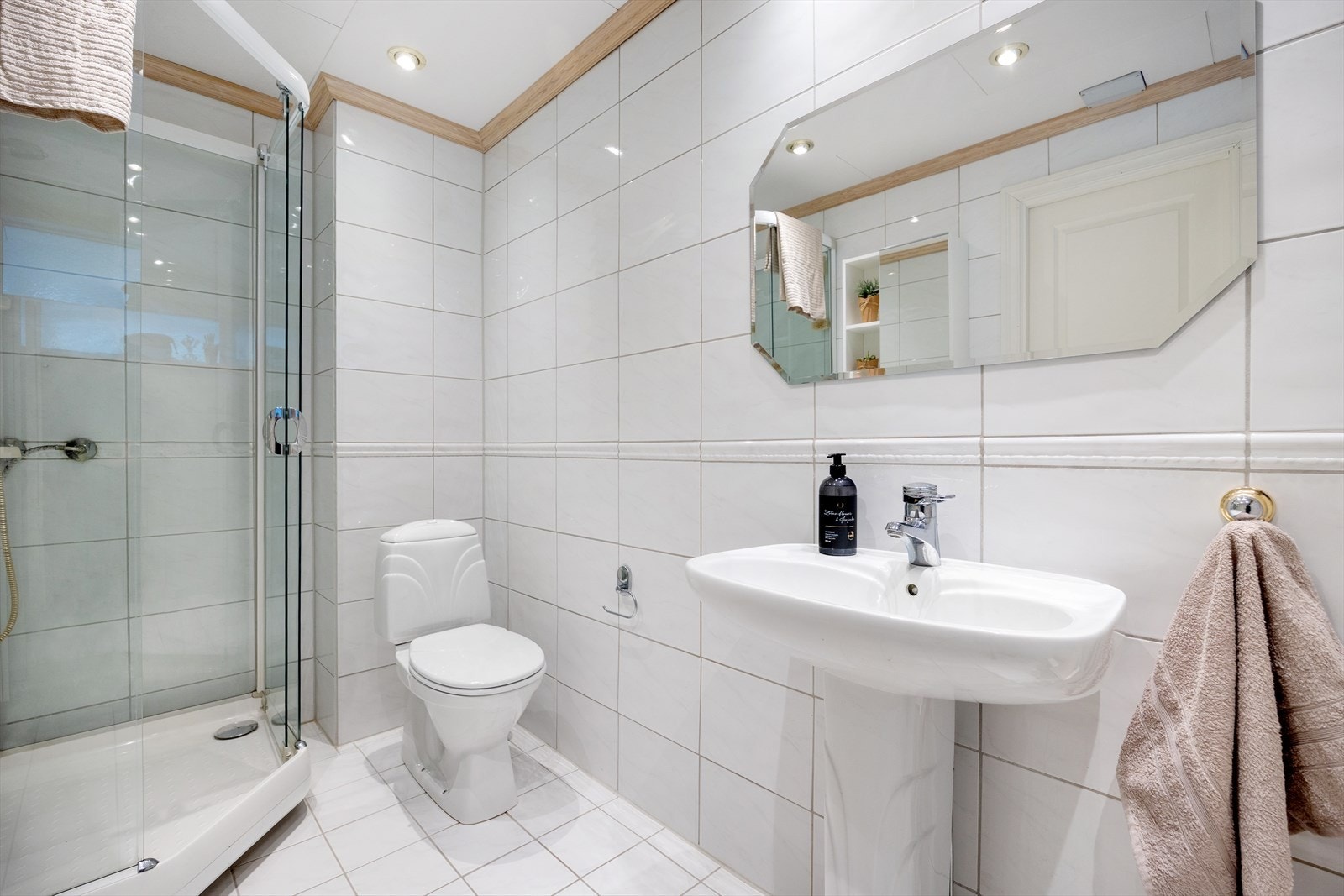 Pent helfliset baderom Galleribilde