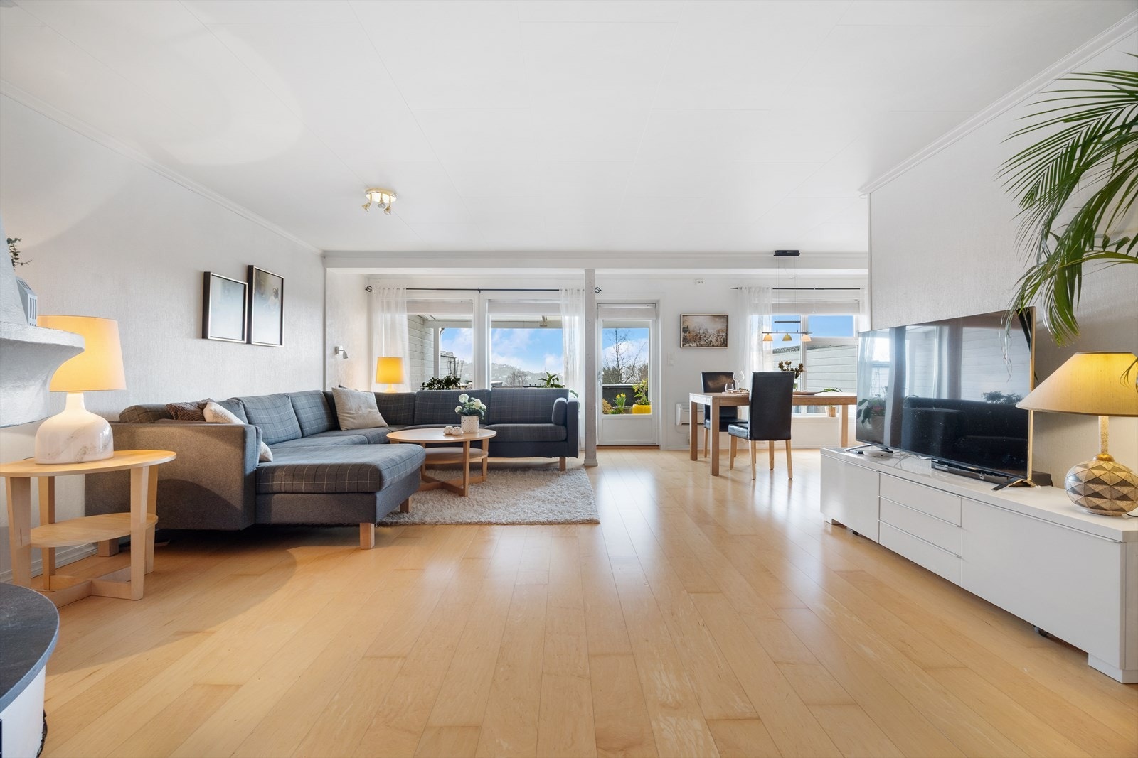 Store vinduer gir godt lysinnslipp Galleribilde