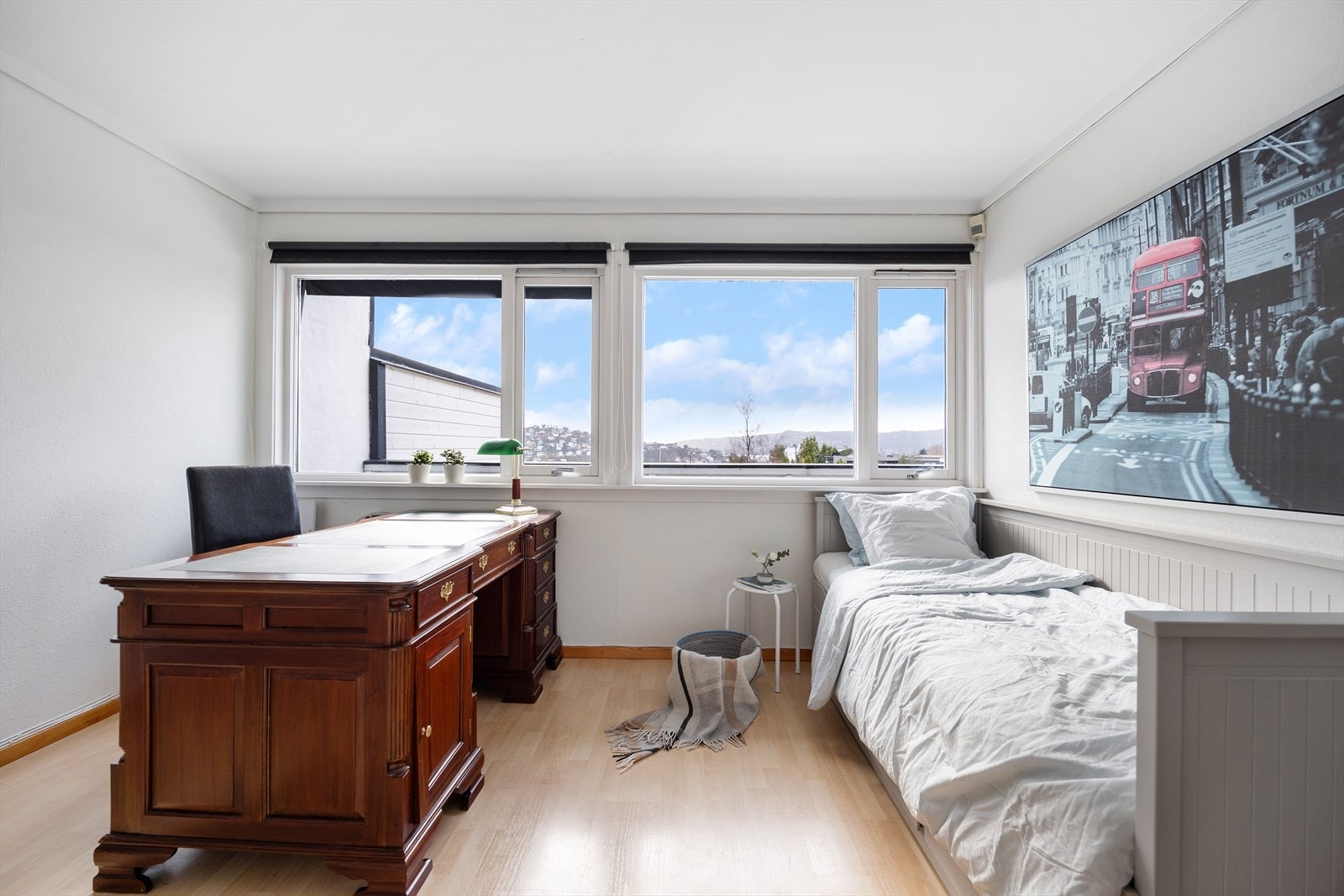 Stort soverom - var tidligere delt i to soverom Galleribilde