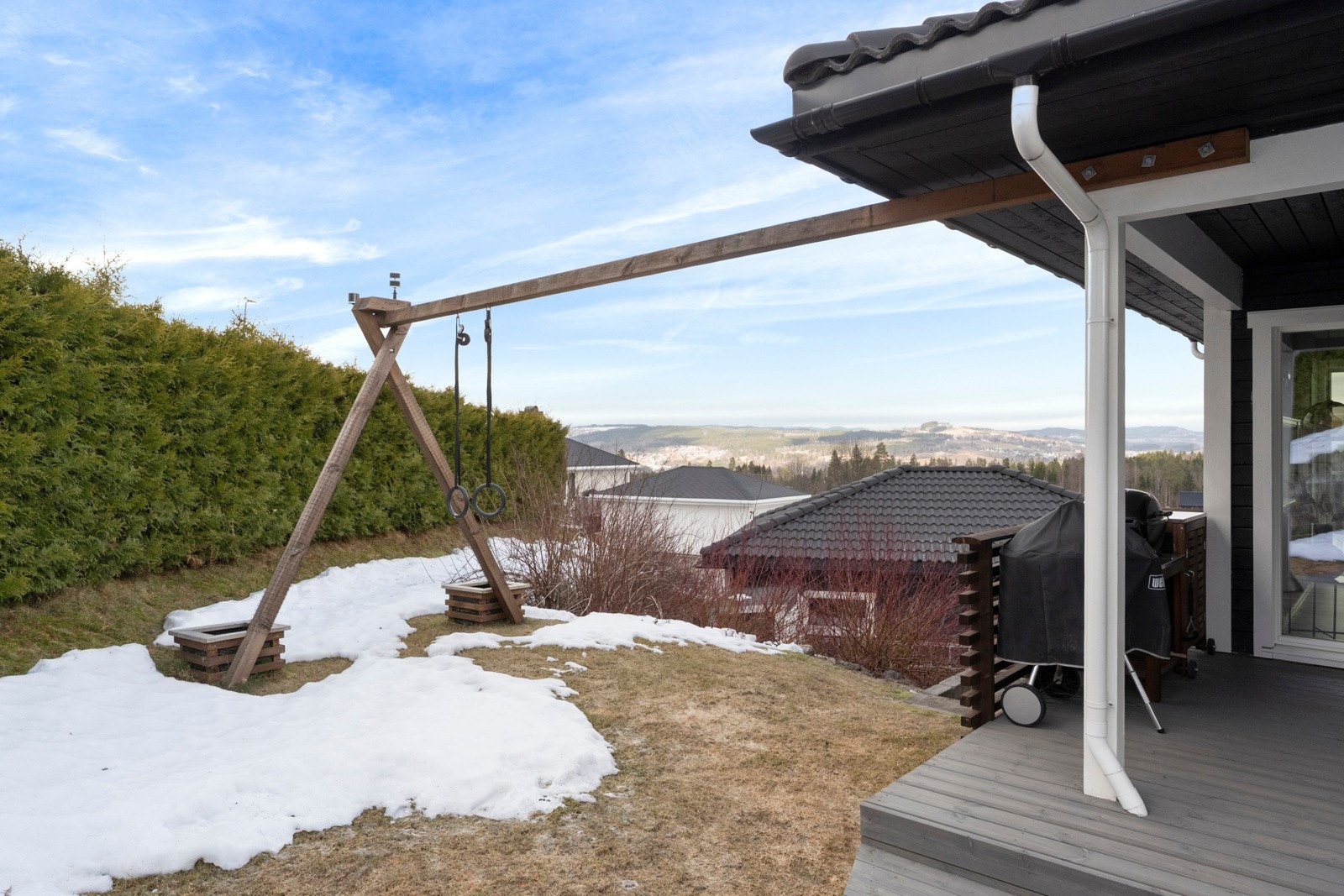 Fin plass for lek og morro i hagen. Galleribilde