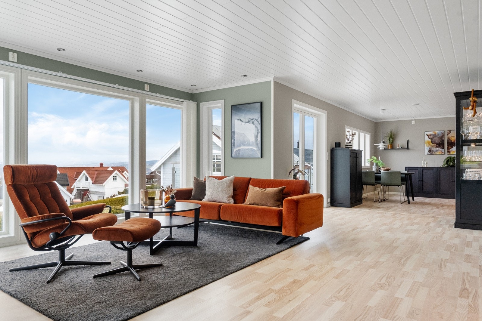 Utgang til veranda fra stua. Galleribilde