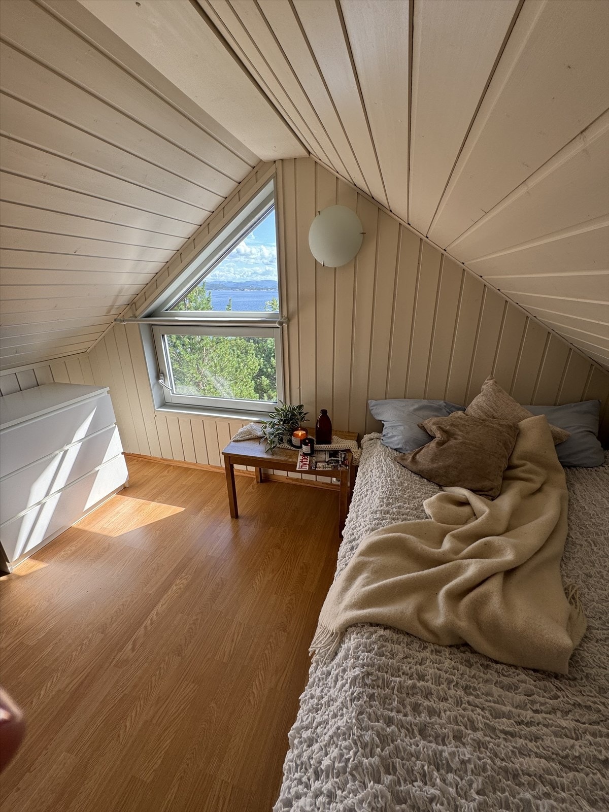 Soverom på loft Galleribilde