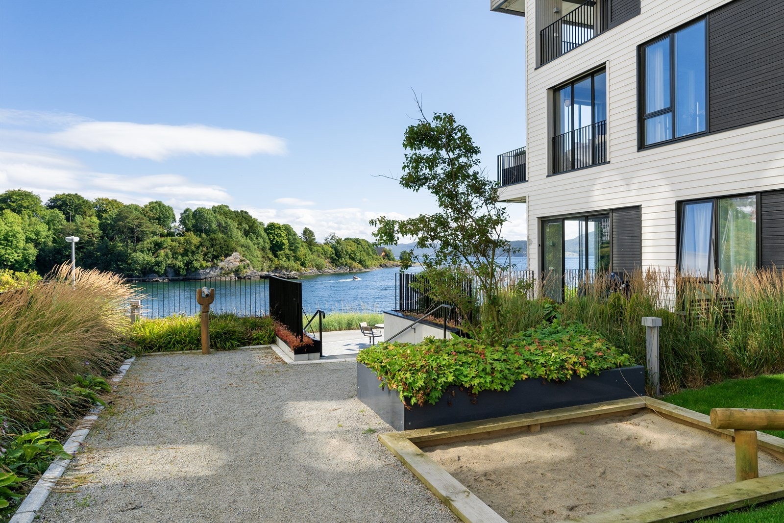 Uteområde. Galleribilde