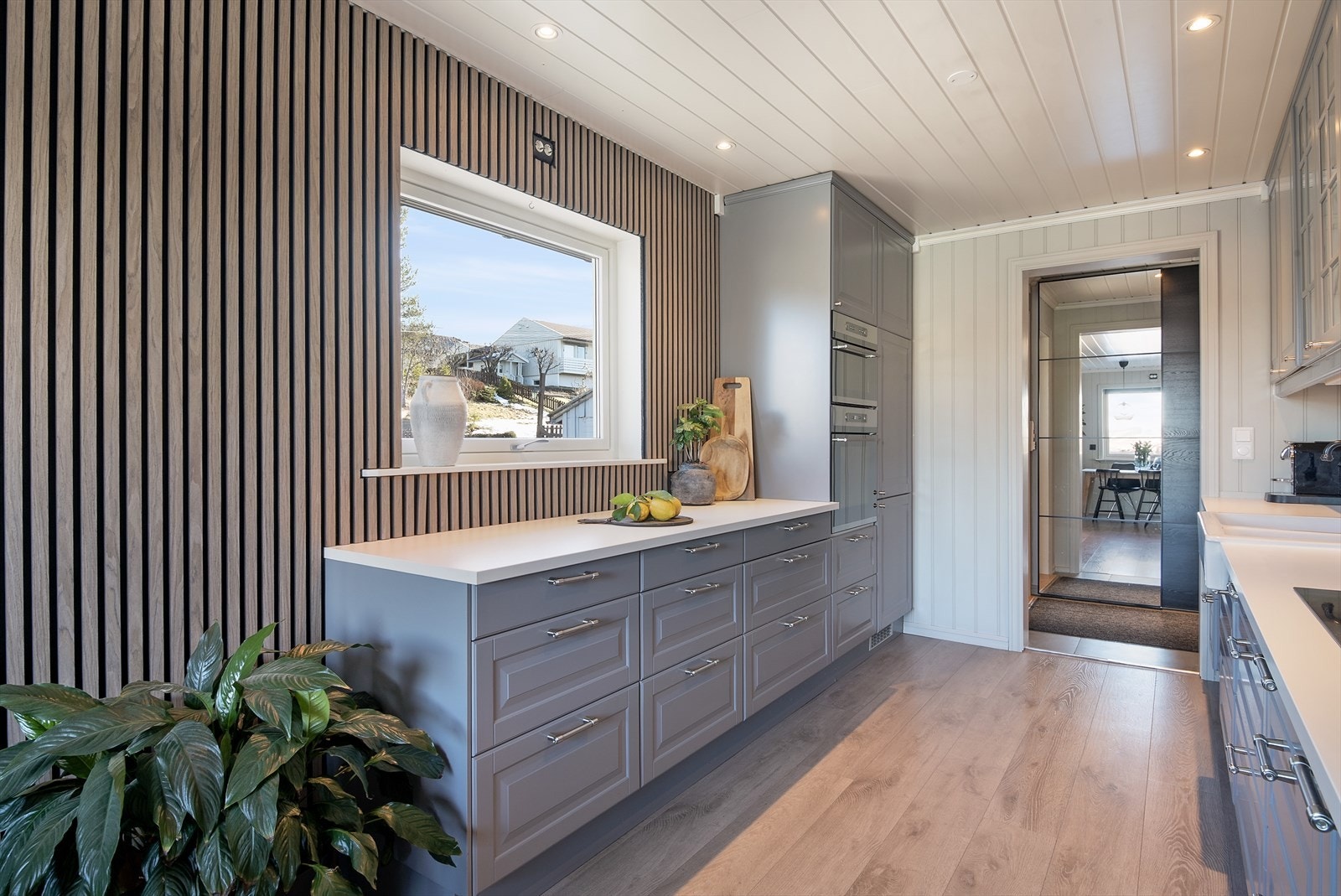 Utsyn fra kjøkkenbenken. Galleribilde