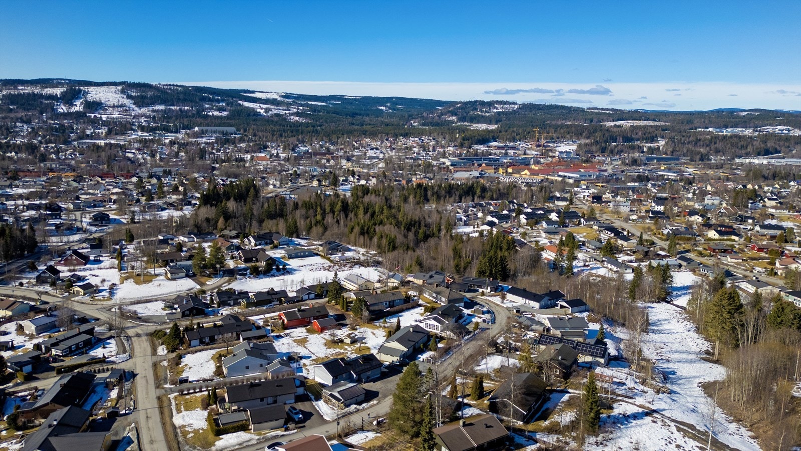 Kort veg til sentrumsfasiliteter i Raufoss. Galleribilde