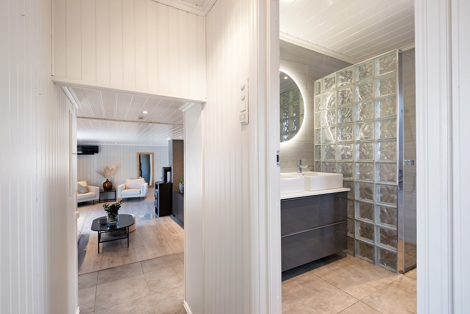 Lysmalte flater i boligen. Galleribilde