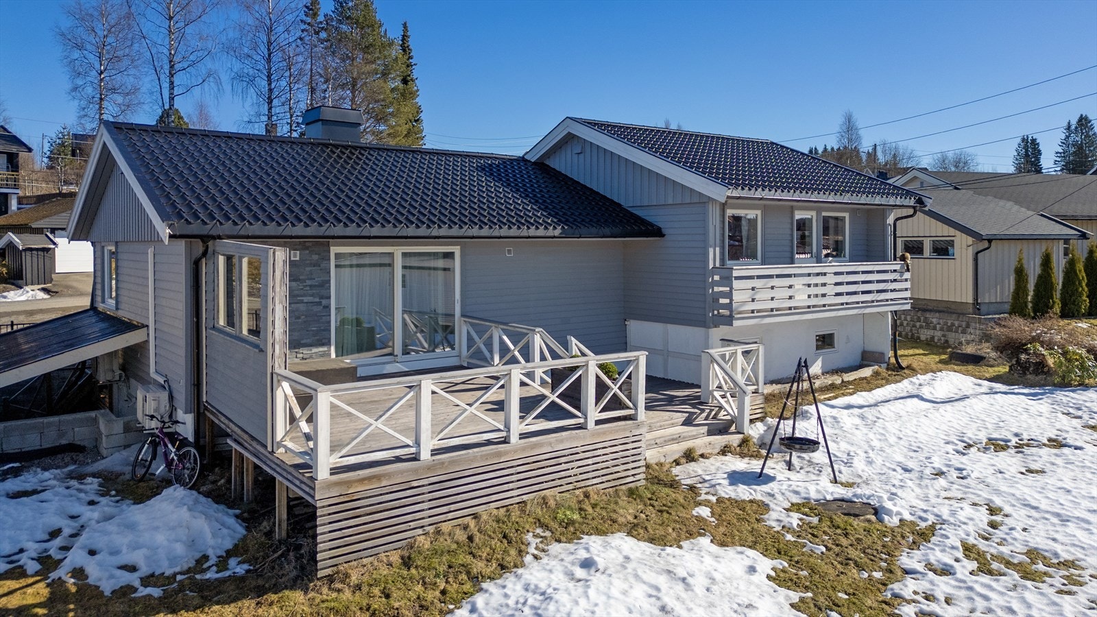 Enkel tilgang fra veranda til hage. Galleribilde