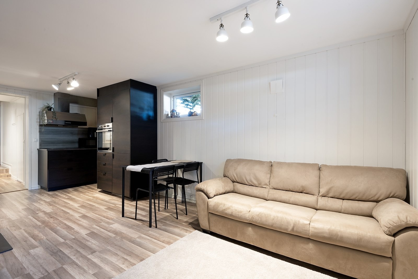 Lysmalte flater. Galleribilde