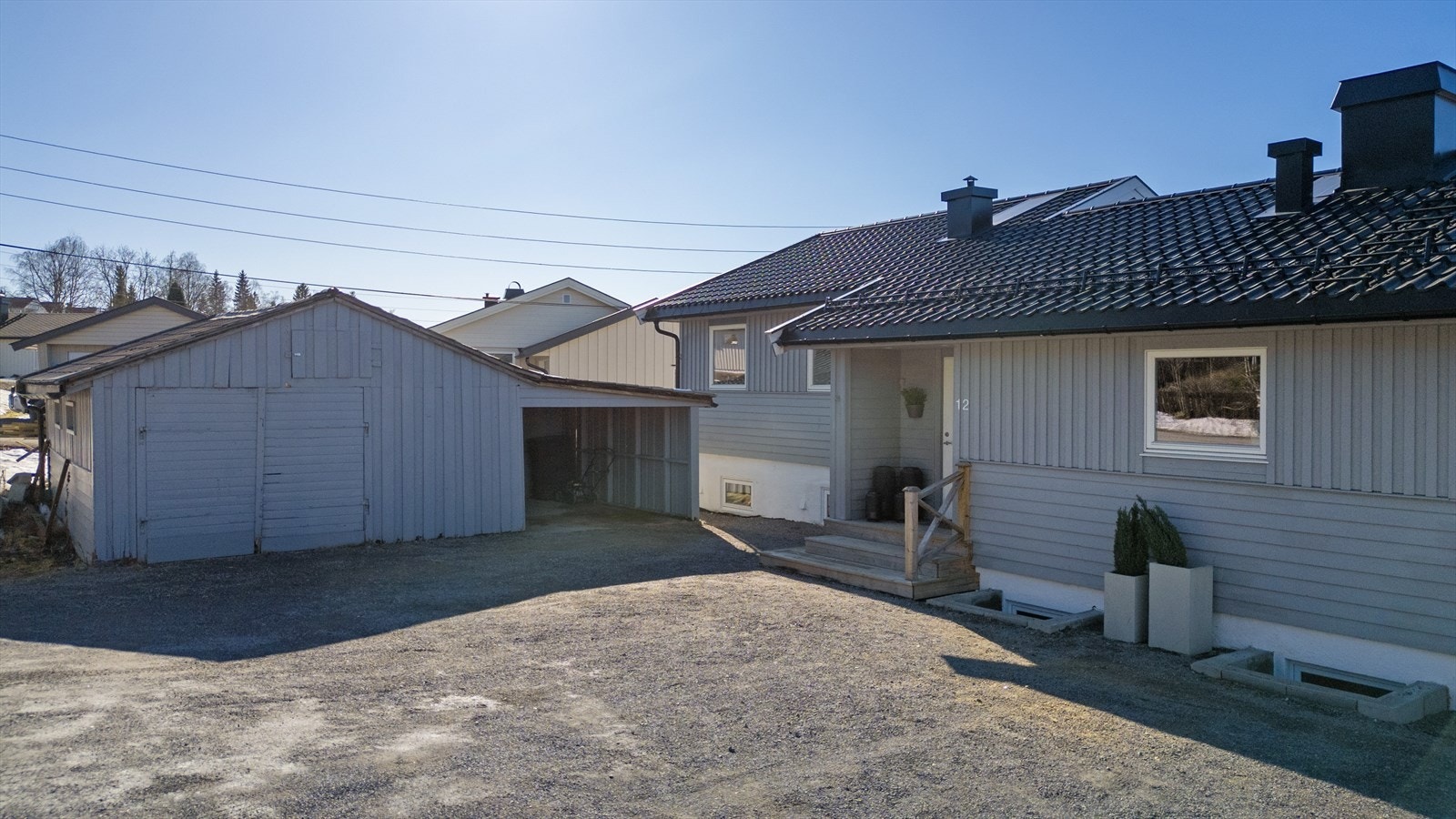 Eldre garasje/ uthus på eiendommen. Galleribilde