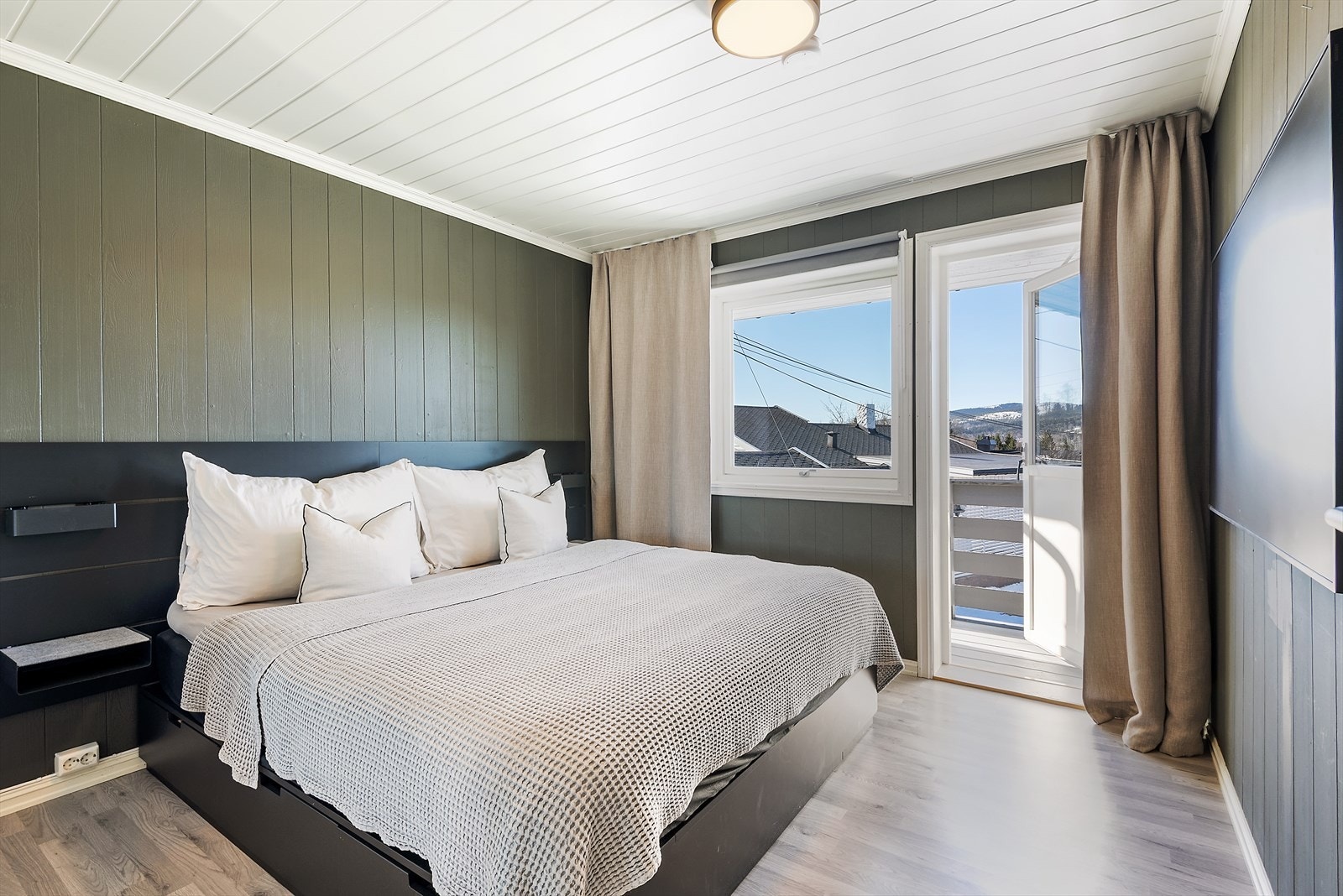 Soverom I med utgang til egen Galleribilde