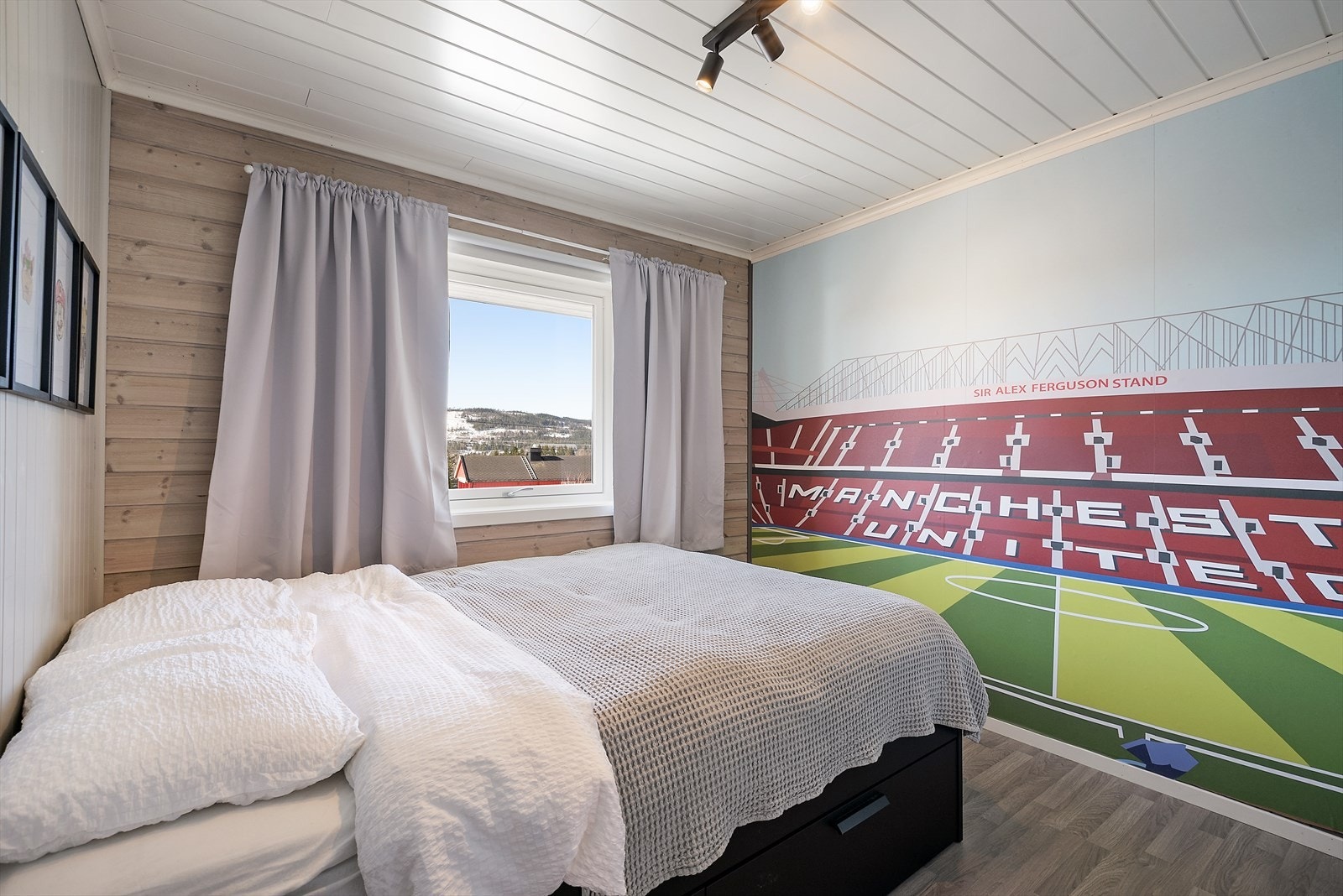 Bruddvegg med tapet. Galleribilde