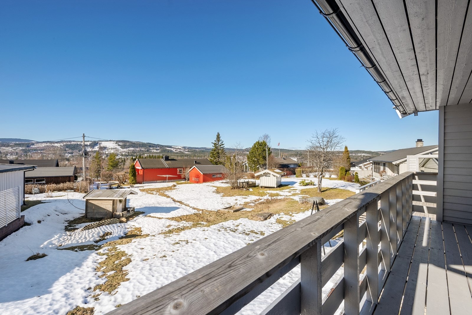 Utsyn fra verandaen. Galleribilde