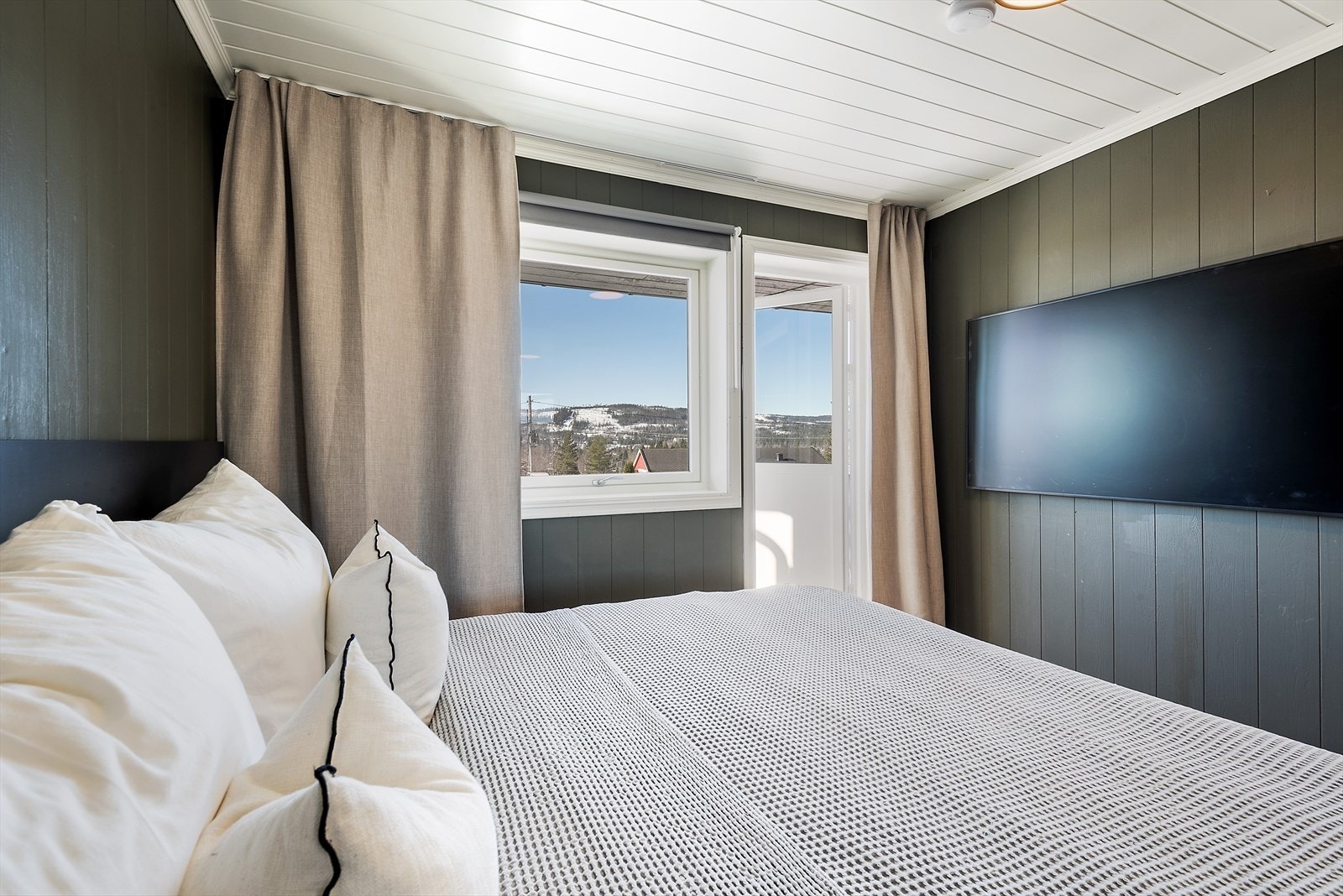 Behagelig fargevalg på soverommet. Galleribilde