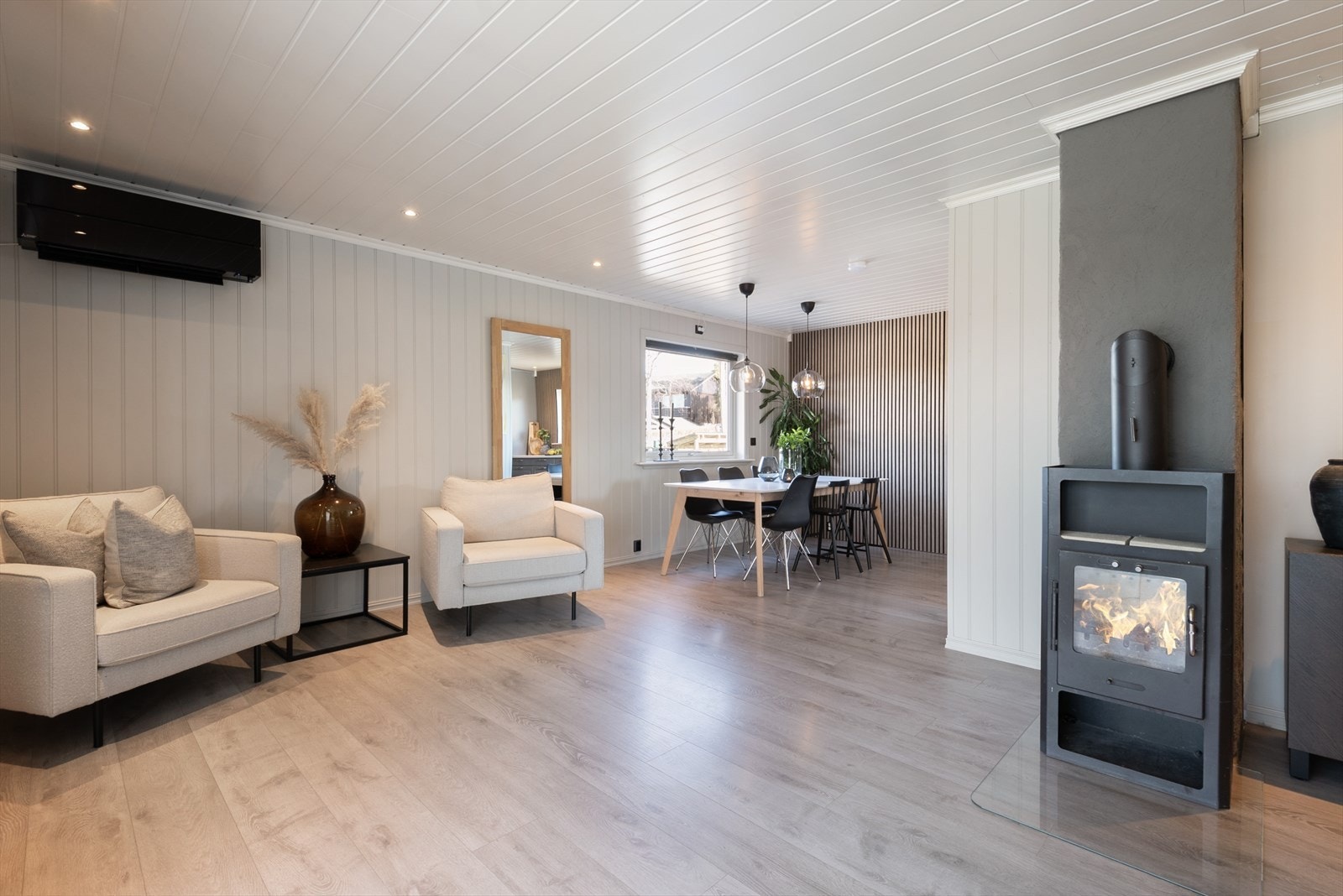 Lun og god atmosfære. Galleribilde