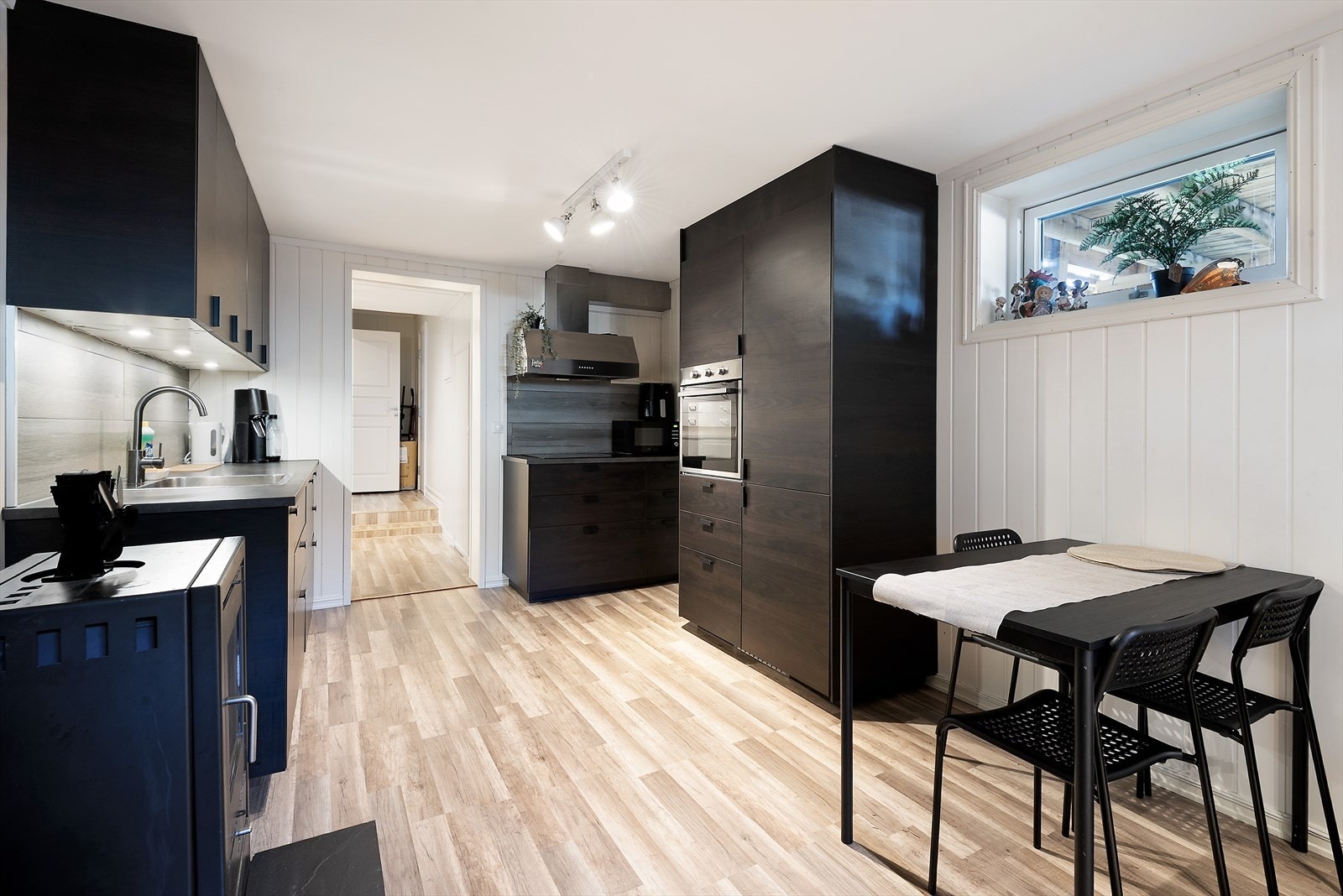 Kjøkken i underetasjen. Galleribilde