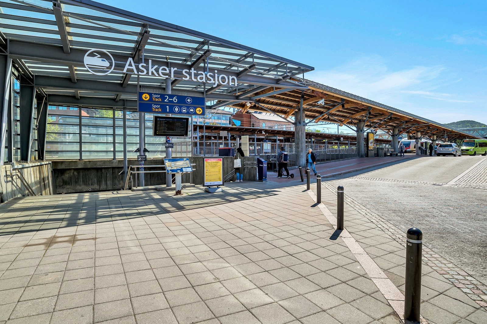 På togstasjonen går alle tog, inkludert flytoget. Galleribilde