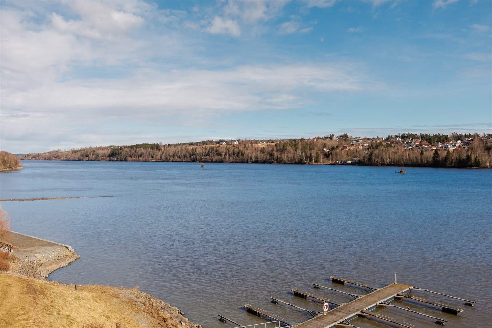Området har et rikt kulturliv og vakker natur som innbyr til friluftsliv. Det er kort vei til flotte friluftsområder med utallige skiløyper, samt bademuligheter ved Hvalstjern, Heiavann og Gansvika. Galleribilde
