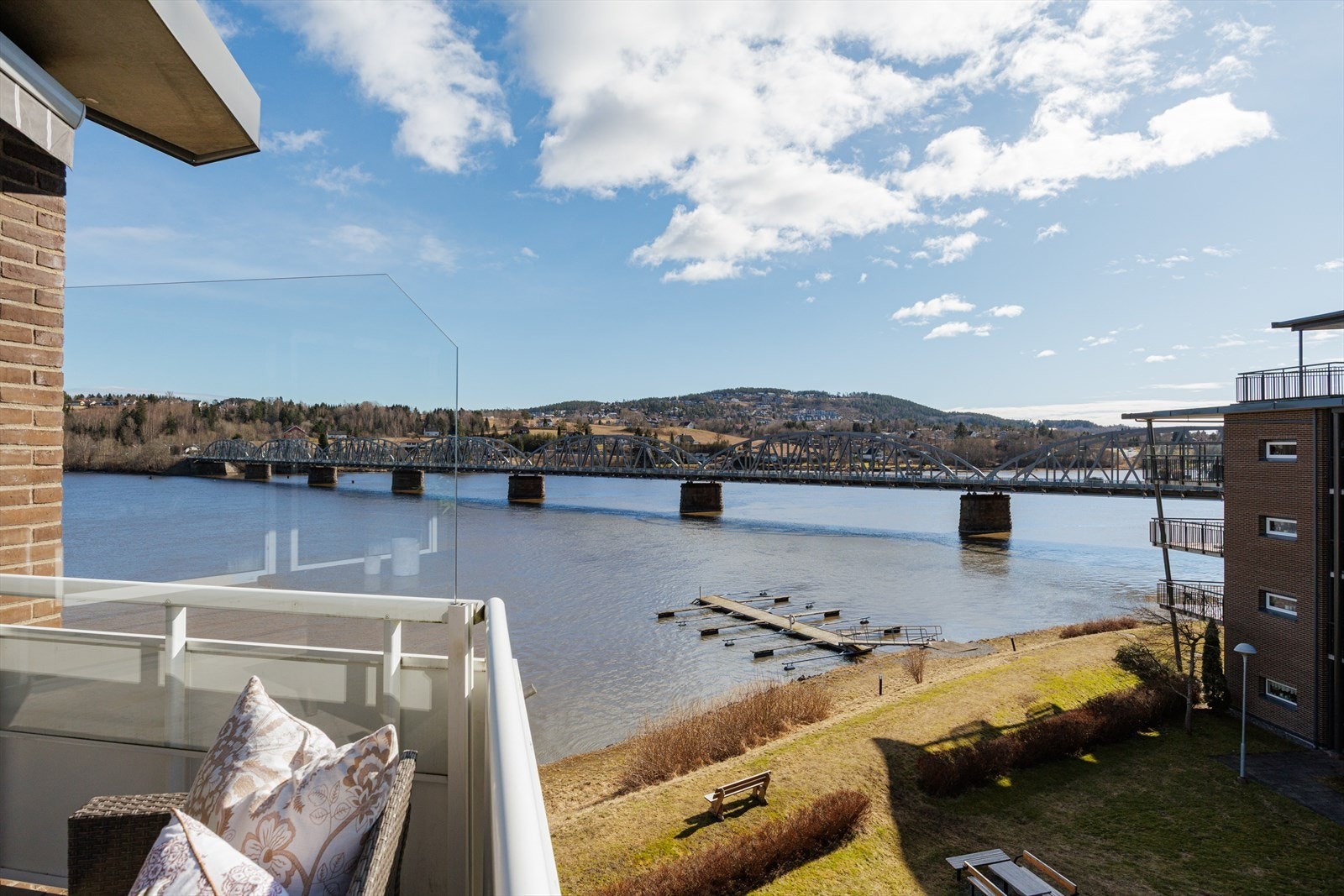 Denne har sol hele ettermiddagen og kvelden. Galleribilde
