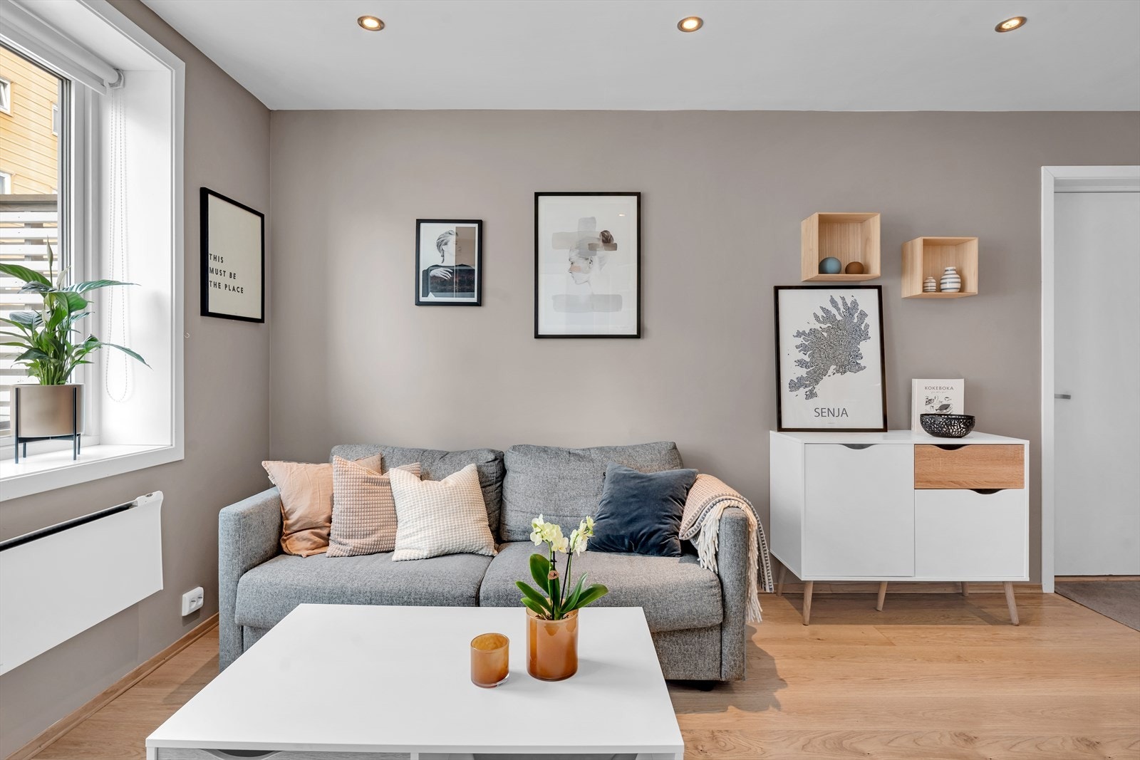 Velkommen til Vestregata 36B- En nyere og urban 2-roms selveier med høy standard, og attraktiv beliggenhet midt i Tromsø sentrum. Galleribilde