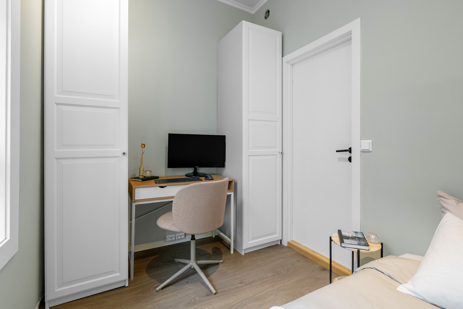 Dette soverommet har to separate garderobeskap. Galleribilde