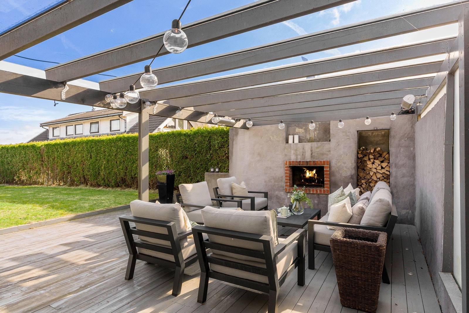 Uteområdet innbyr til rolige stunder, samt sosiale sammenkomster sammen med venner og familie. Galleribilde