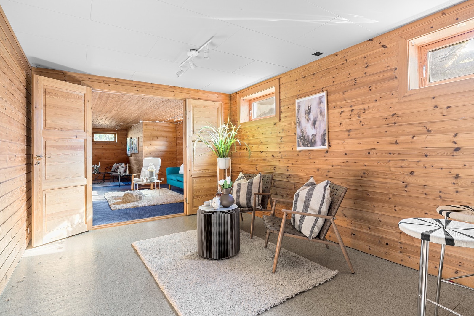 Det gjøres oppmerksom på at kjellerstue er på godkjente tegninger beskrevet som "diverse" og hobbyrom. Galleribilde