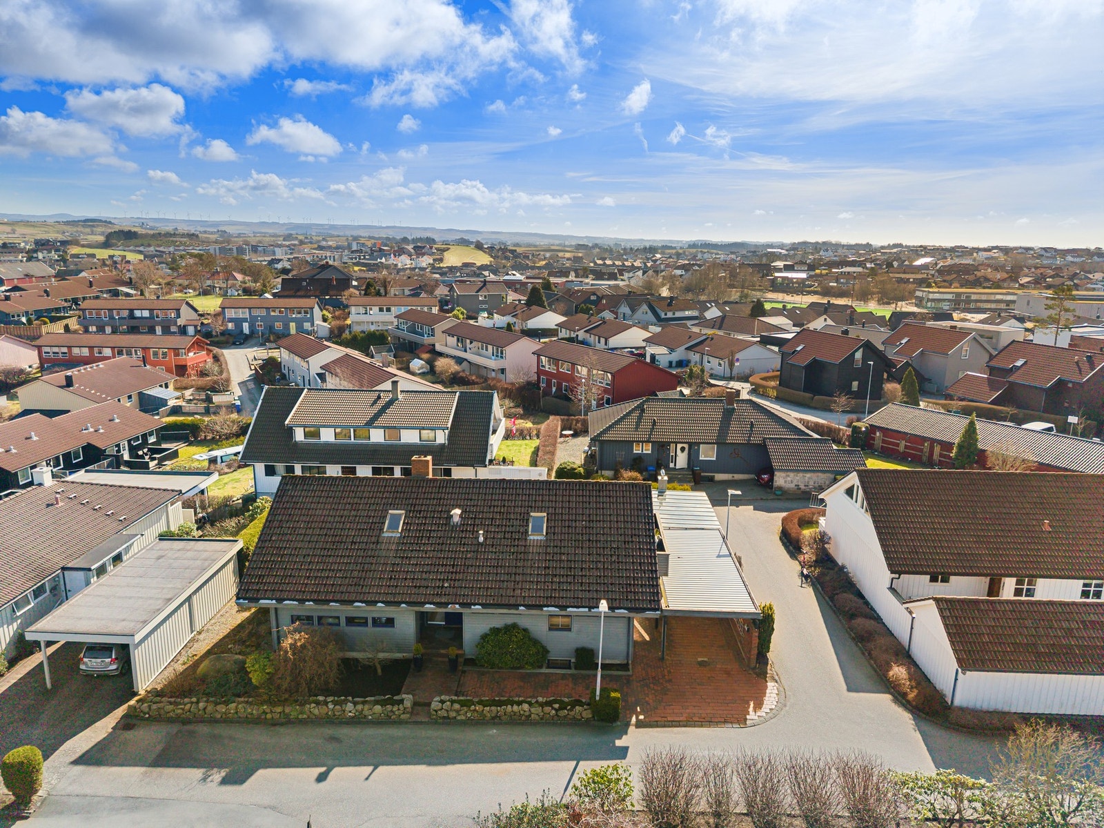 Svært attraktiv beliggenhet på barnevennlige Rosseland Galleribilde